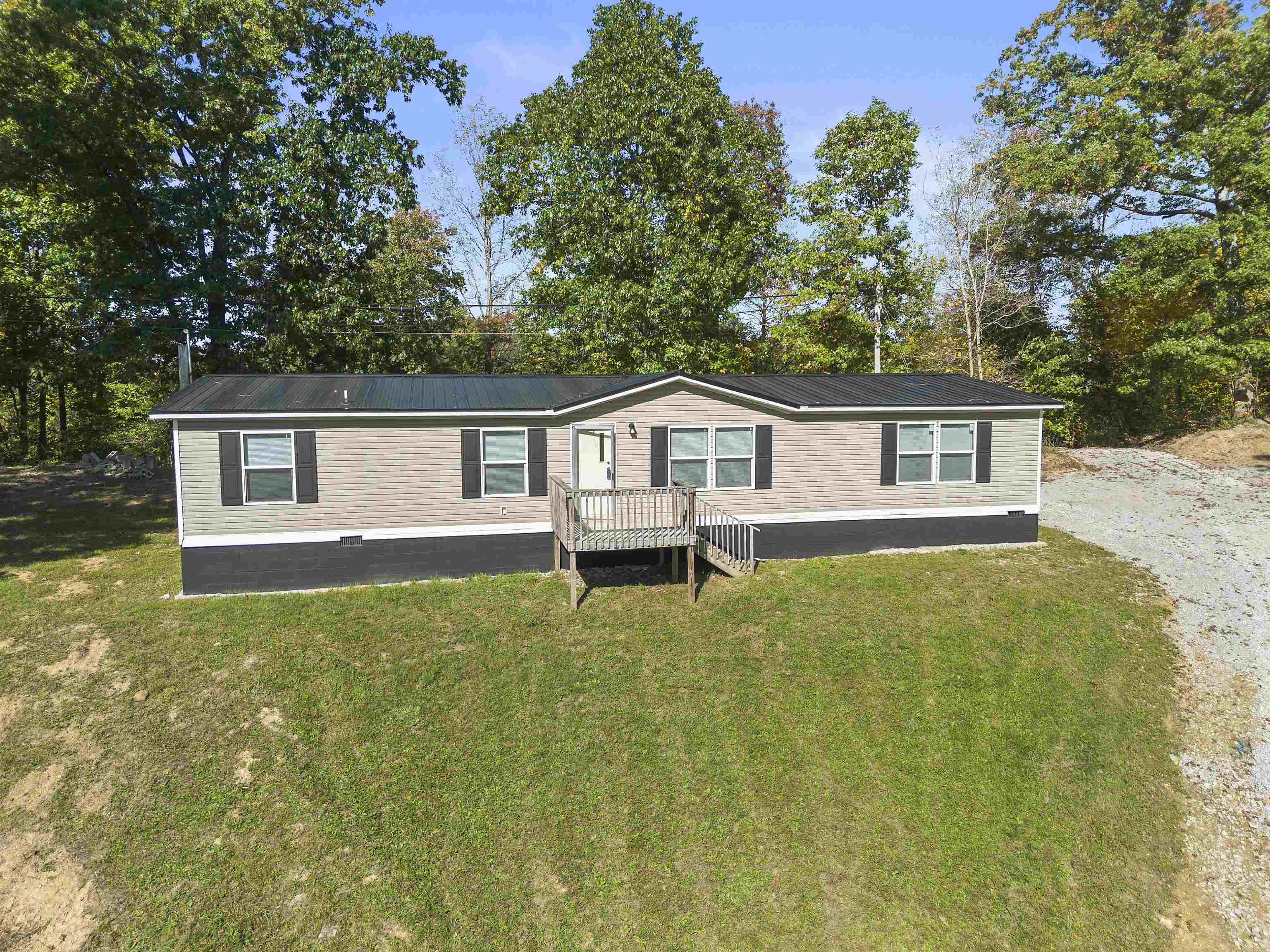 https://zimg.paragon.ice.com/ParagonImages/Property/PH/AABRKY/61431/11/0/0/6e7236f9f75e724e6117a73201d386b3/0/c270226eccceb0a404f1598e36457cca/61431-0e54aa96-d723-42d2-bb79-53b781749e33.JPG
