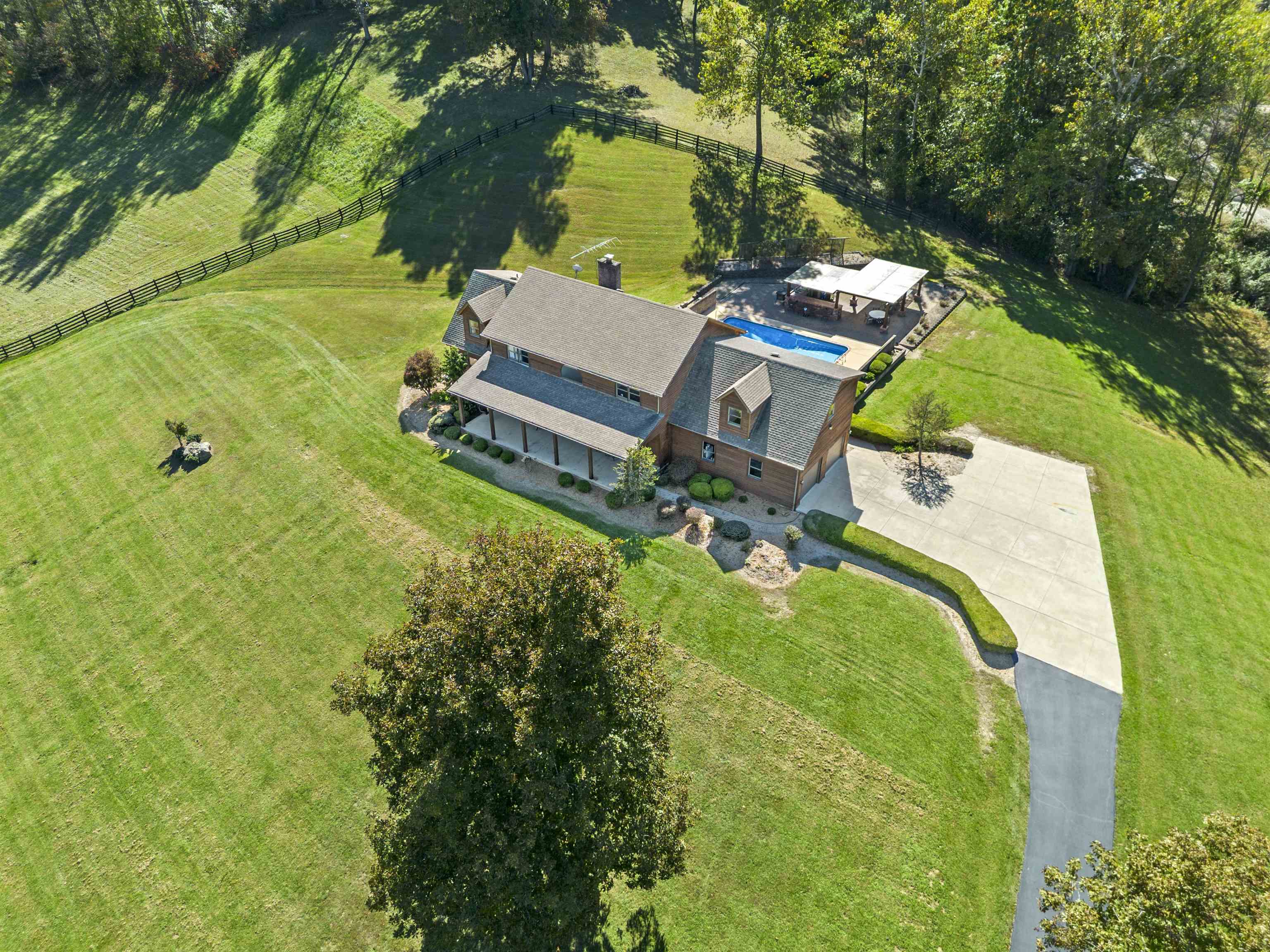 https://zimg.paragon.ice.com/ParagonImages/Property/PH/AABRKY/61434/1/0/0/001661309710d0b4e2cbdc99d38090b3/0/90e613268a2b2803e653d0d7aeed6bd6/61434-f87fc706-0a63-42f7-b20f-e9b721b8e8b3.JPG