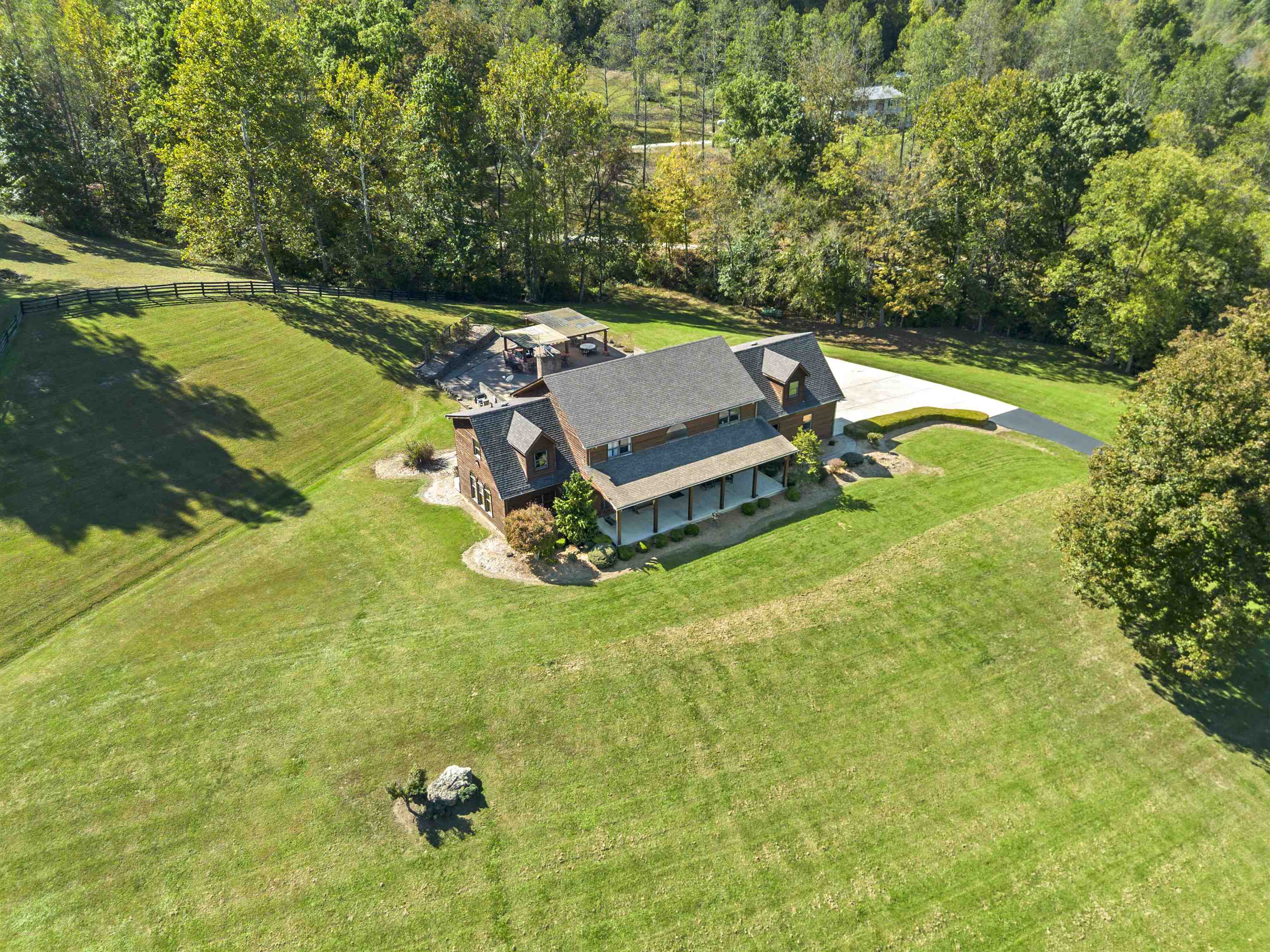 https://zimg.paragon.ice.com/ParagonImages/Property/PH/AABRKY/61434/2/0/0/2794806bd3fcd0d6e648ef712ef36bfe/0/90e613268a2b2803e653d0d7aeed6bd6/61434-03542943-efbc-4336-ad5f-1aa9e99c50ba.JPG