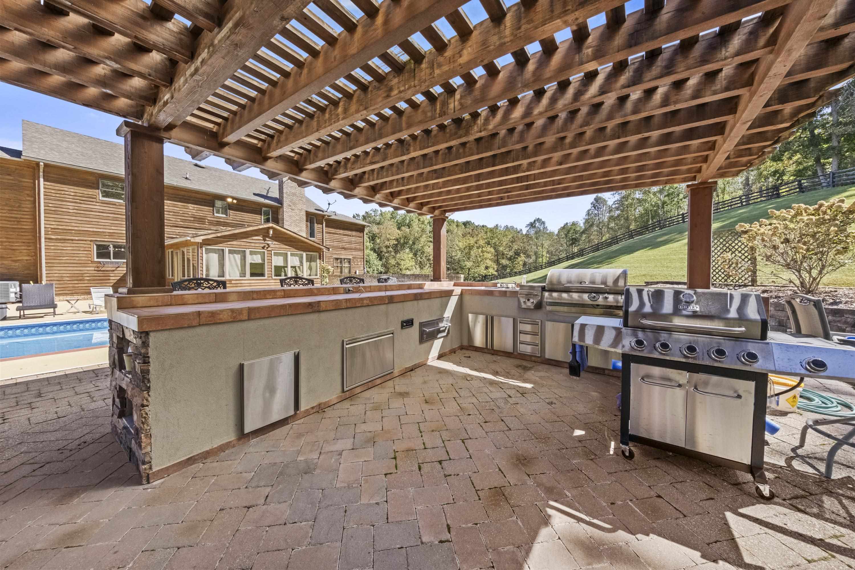 https://zimg.paragon.ice.com/ParagonImages/Property/PH/AABRKY/61434/4/0/0/080f5feb48a2d7cdedf11a6c30398db9/0/90e613268a2b2803e653d0d7aeed6bd6/61434-912582e3-2e3a-4077-872a-7e4f0d222d95.JPG