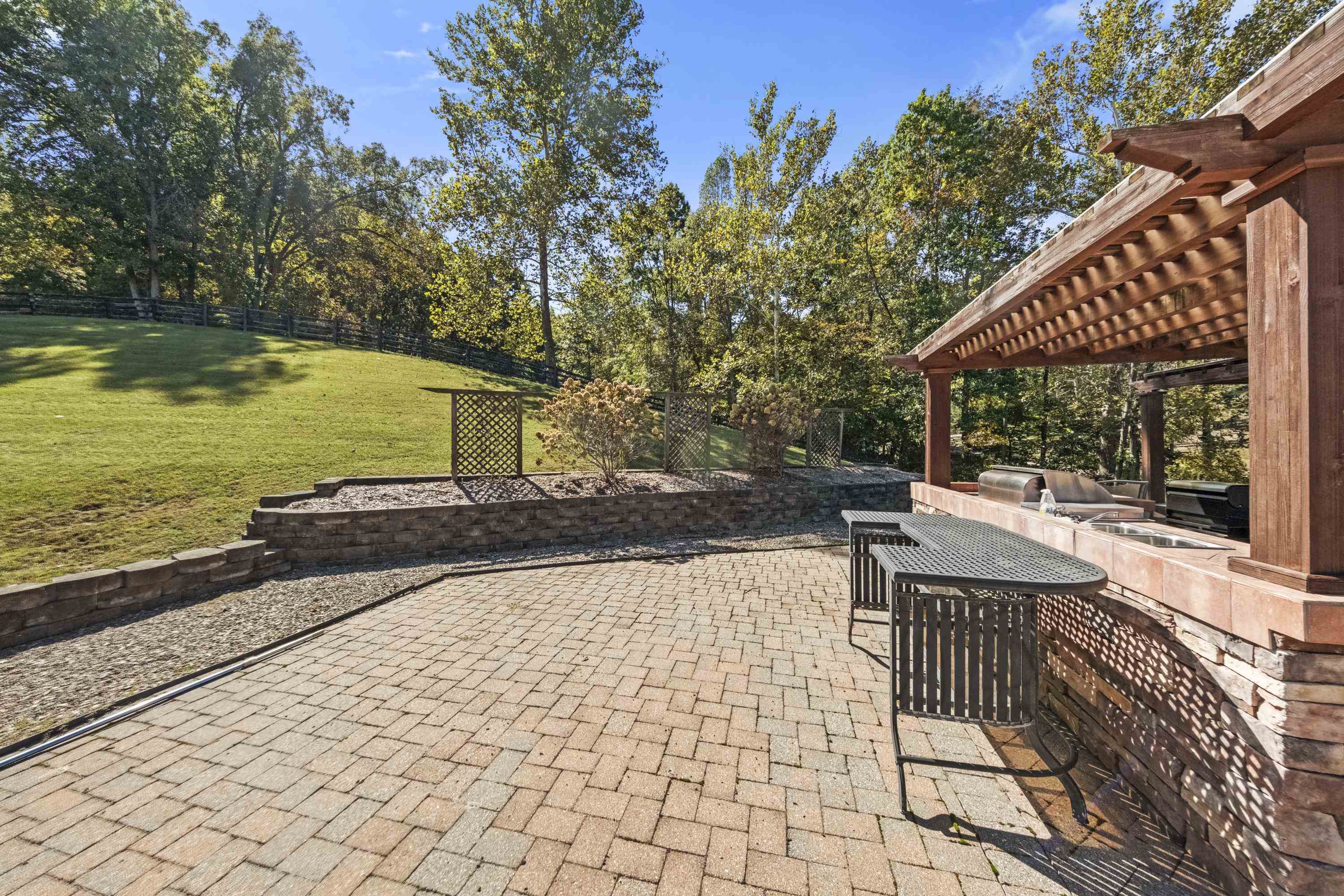 https://zimg.paragon.ice.com/ParagonImages/Property/PH/AABRKY/61434/7/0/0/89c5d258ee8620c87af0fab03cb4207c/0/90e613268a2b2803e653d0d7aeed6bd6/61434-a6c8210f-8b73-4008-83a3-56c17bcf94db.JPG