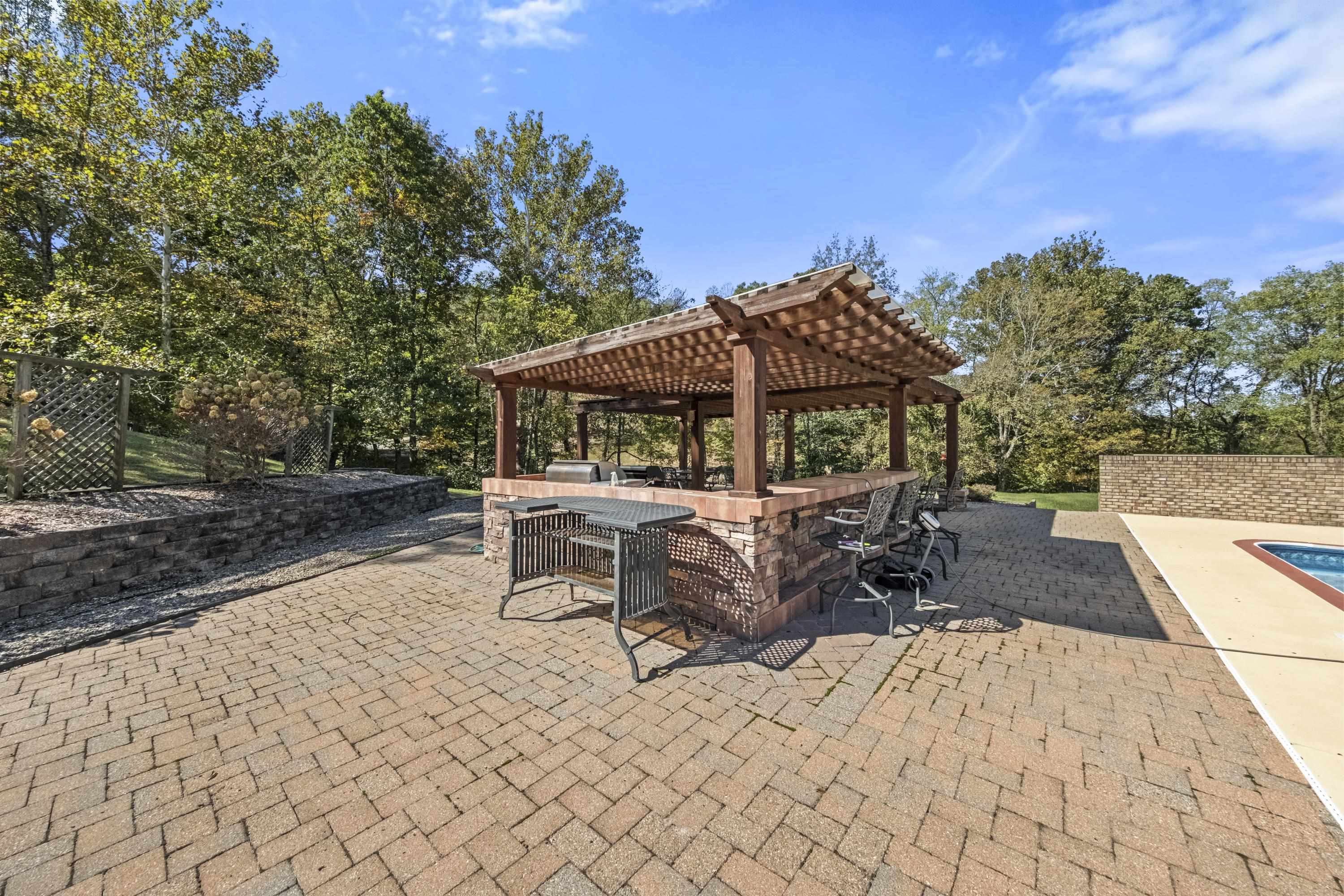 https://zimg.paragon.ice.com/ParagonImages/Property/PH/AABRKY/61434/8/0/0/d1e28125dd13a3f9c9066e430832b0e9/0/90e613268a2b2803e653d0d7aeed6bd6/61434-f203e8b2-982c-4c74-99a5-e5df08f2721c.JPG