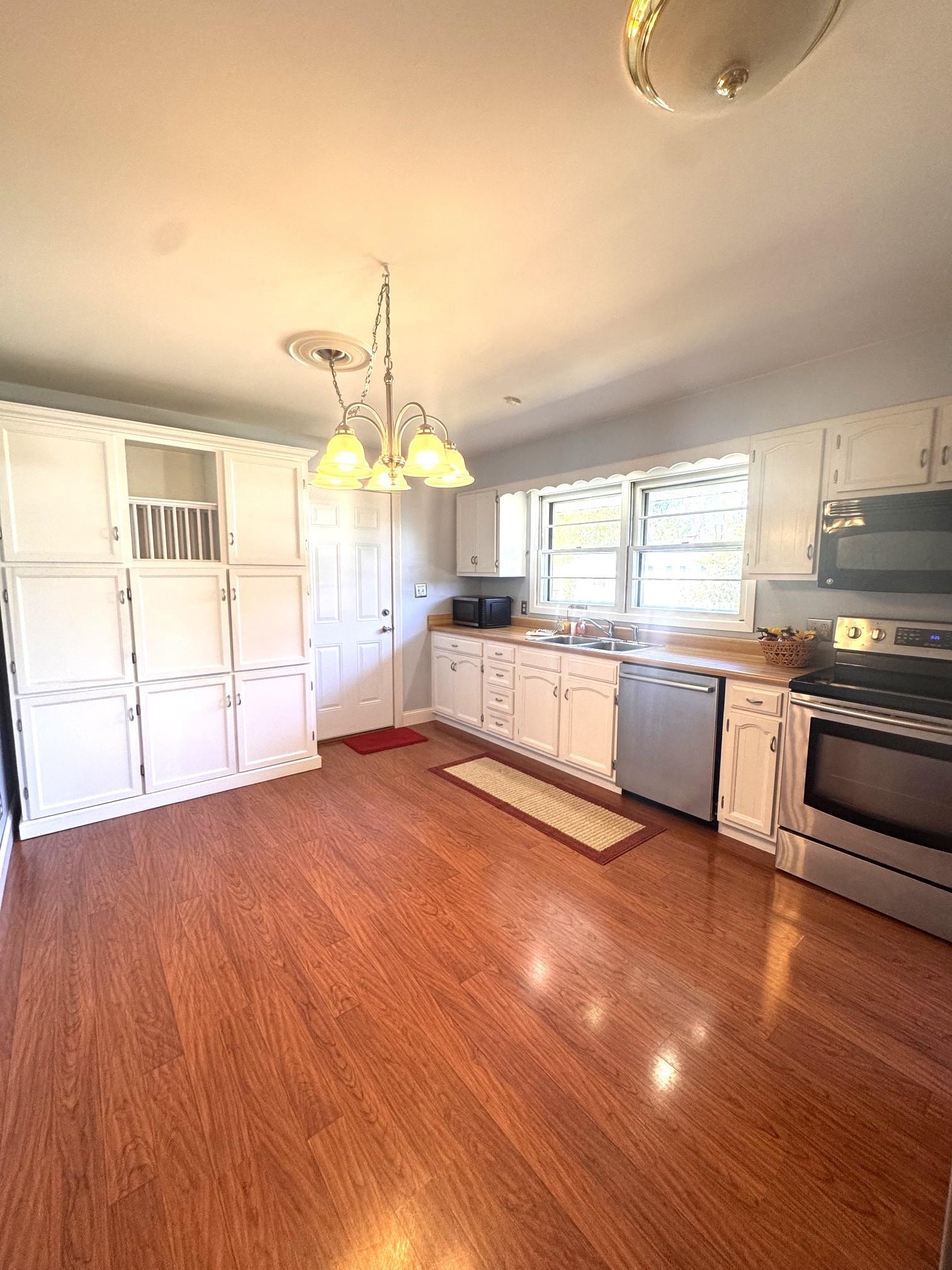 https://zimg.paragon.ice.com/ParagonImages/Property/PH/AABRKY/61435/10/0/0/fd26122ca6953f5c8f6b8ea46c1e7b5e/0/8ff11d3f35ddccff2717d5584e178214/61435-ef095916-5e28-4250-a314-531781d2936c.JPG