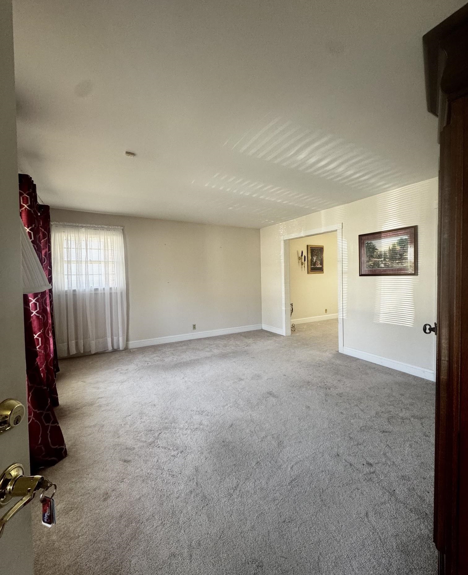 https://zimg.paragon.ice.com/ParagonImages/Property/PH/AABRKY/61435/5/0/0/723ca355d150b83975263f7df5086030/0/8ff11d3f35ddccff2717d5584e178214/61435-7c7f45e3-799d-45bc-bfef-c61e44ad2742.JPG