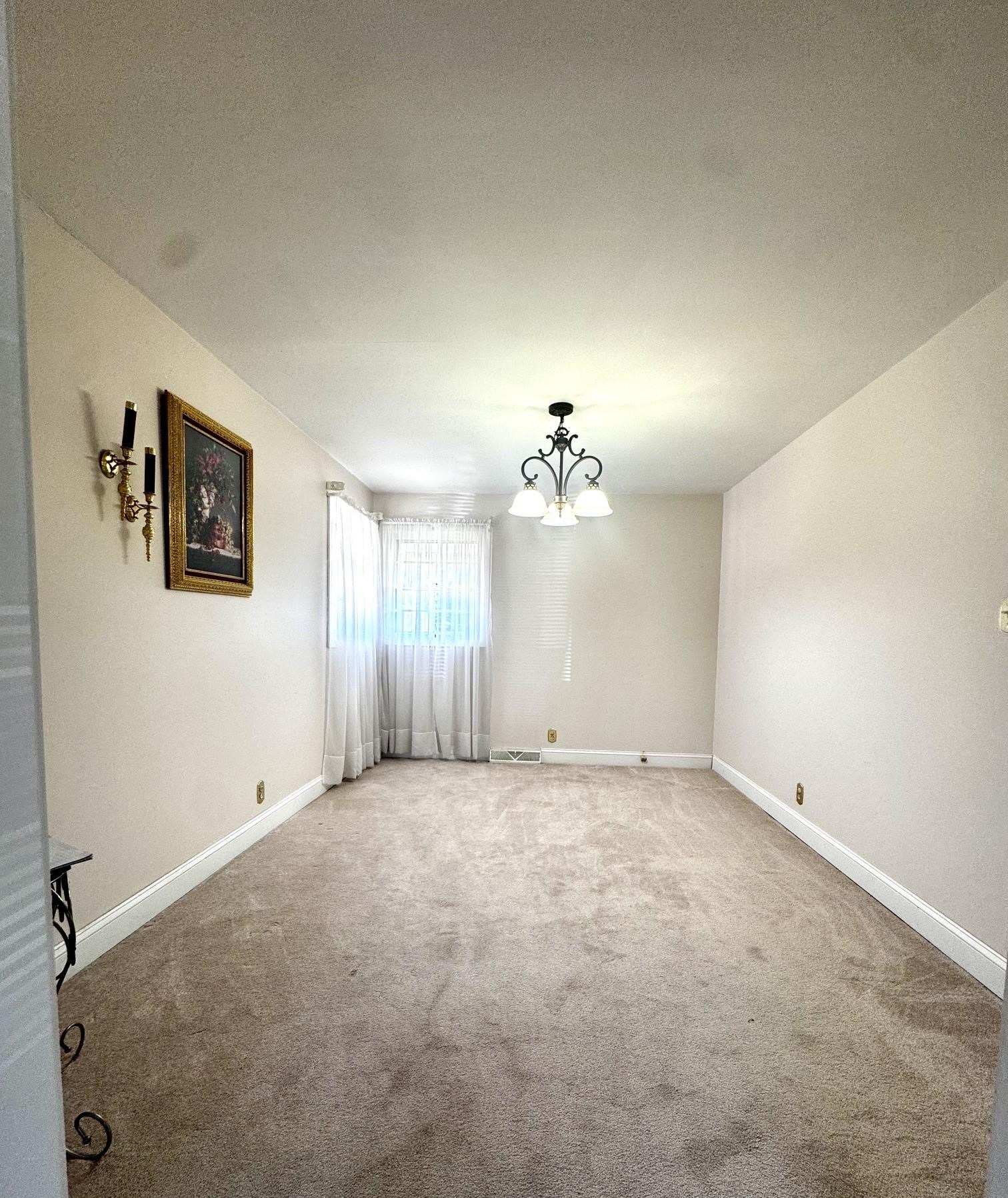 https://zimg.paragon.ice.com/ParagonImages/Property/PH/AABRKY/61435/6/0/0/a18b4223949941a42012c28136e2ab4b/0/8ff11d3f35ddccff2717d5584e178214/61435-cfbc5f07-e6ed-4079-89a1-3e51024509ab.JPG