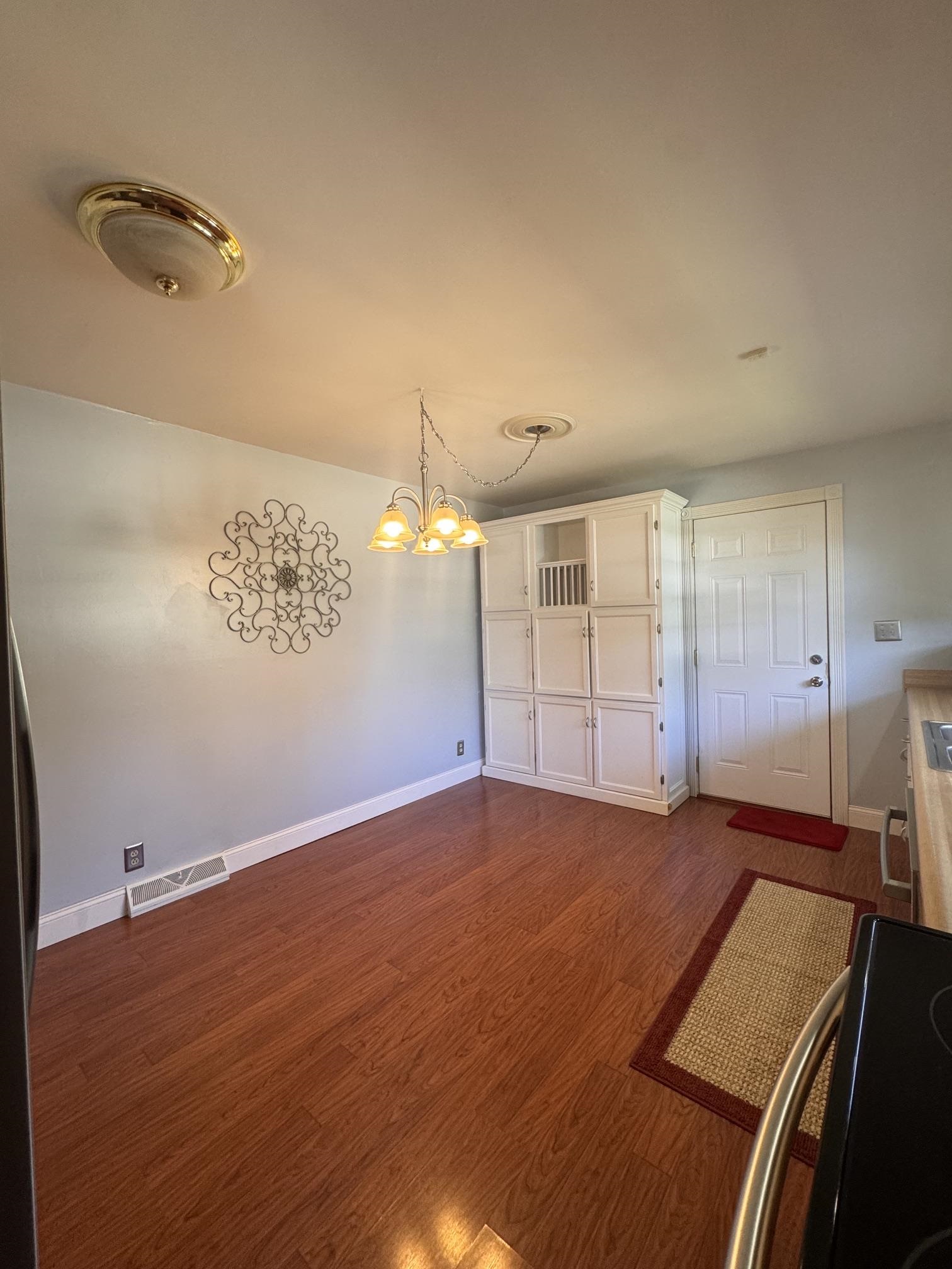 https://zimg.paragon.ice.com/ParagonImages/Property/PH/AABRKY/61435/8/0/0/5cf5399228efc379ebe69d449253168c/0/8ff11d3f35ddccff2717d5584e178214/61435-74d086f2-f0e4-4234-9e78-efa4d0d930a2.JPG