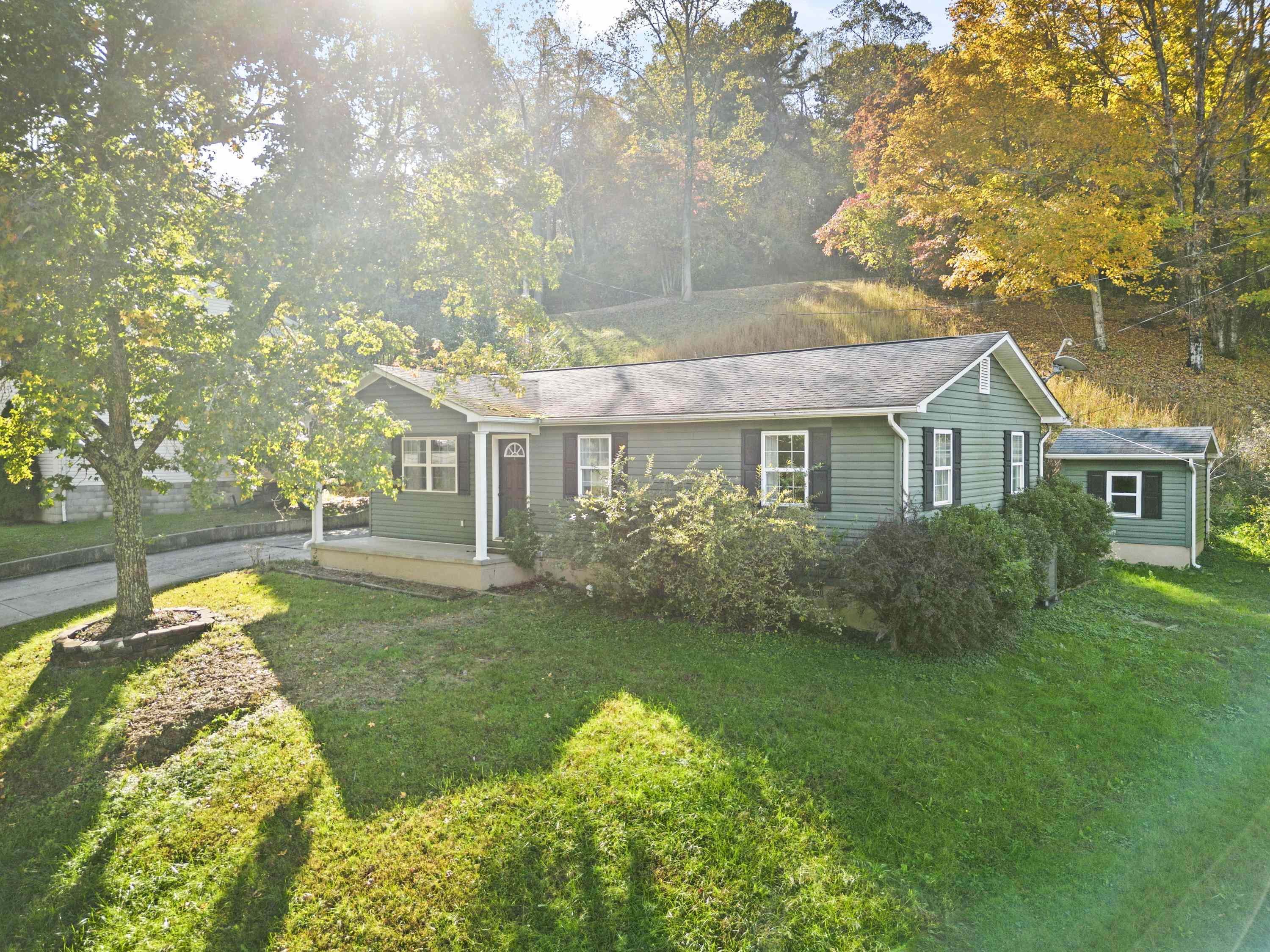 https://zimg.paragon.ice.com/ParagonImages/Property/PH/AABRKY/61436/1/0/0/3567120288513f41a42d47e9e41184ee/0/3043b873582949d7bd180325d0fcc664/61436-359982ff-1244-47f3-8f81-1240cfdc91c4.JPG