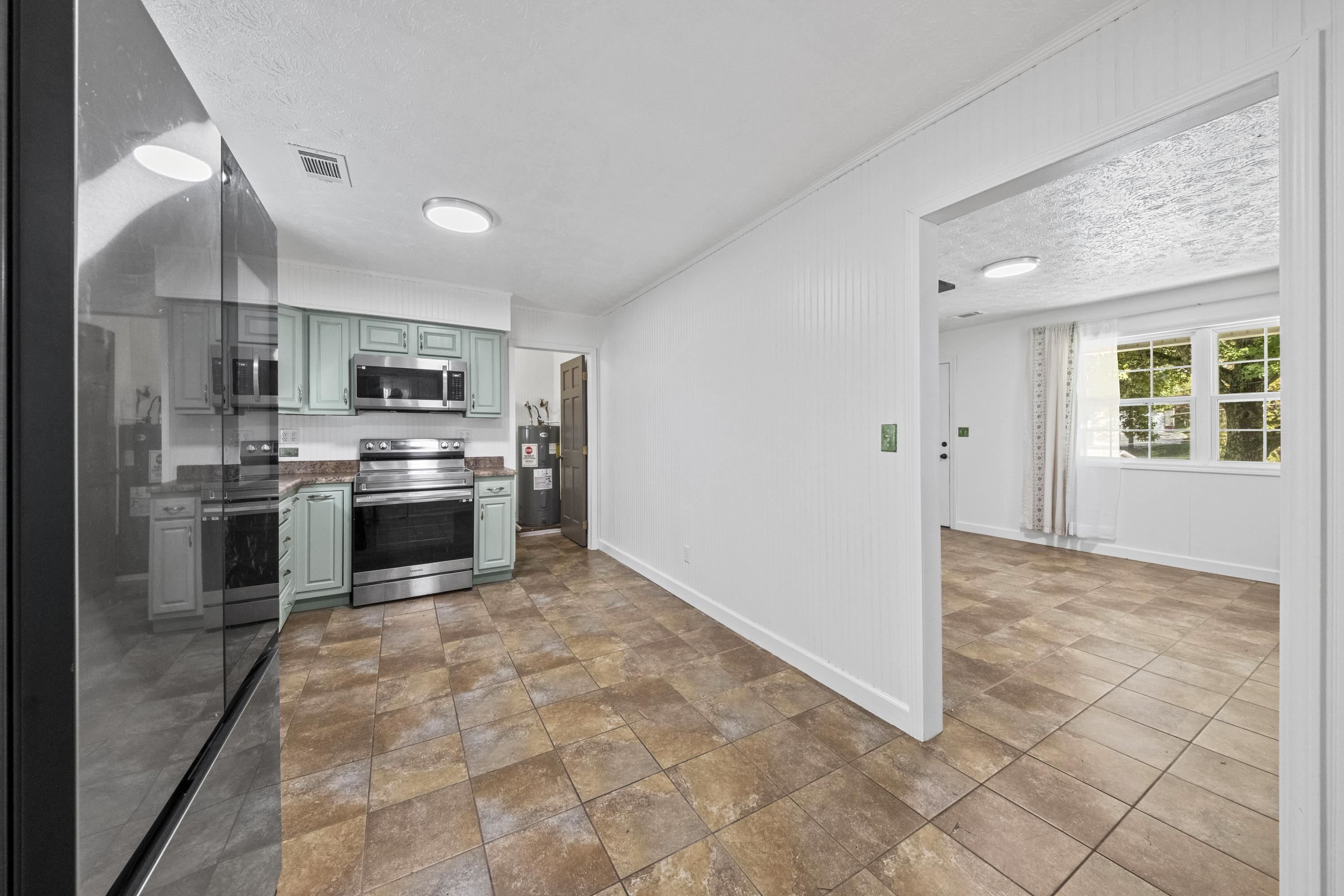 https://zimg.paragon.ice.com/ParagonImages/Property/PH/AABRKY/61436/11/0/0/7ac2978d178f7081948fe5cb2f3b0d9a/0/3043b873582949d7bd180325d0fcc664/61436-f71068c9-ee68-41a6-8e4d-ae93a6aa73b0.JPG