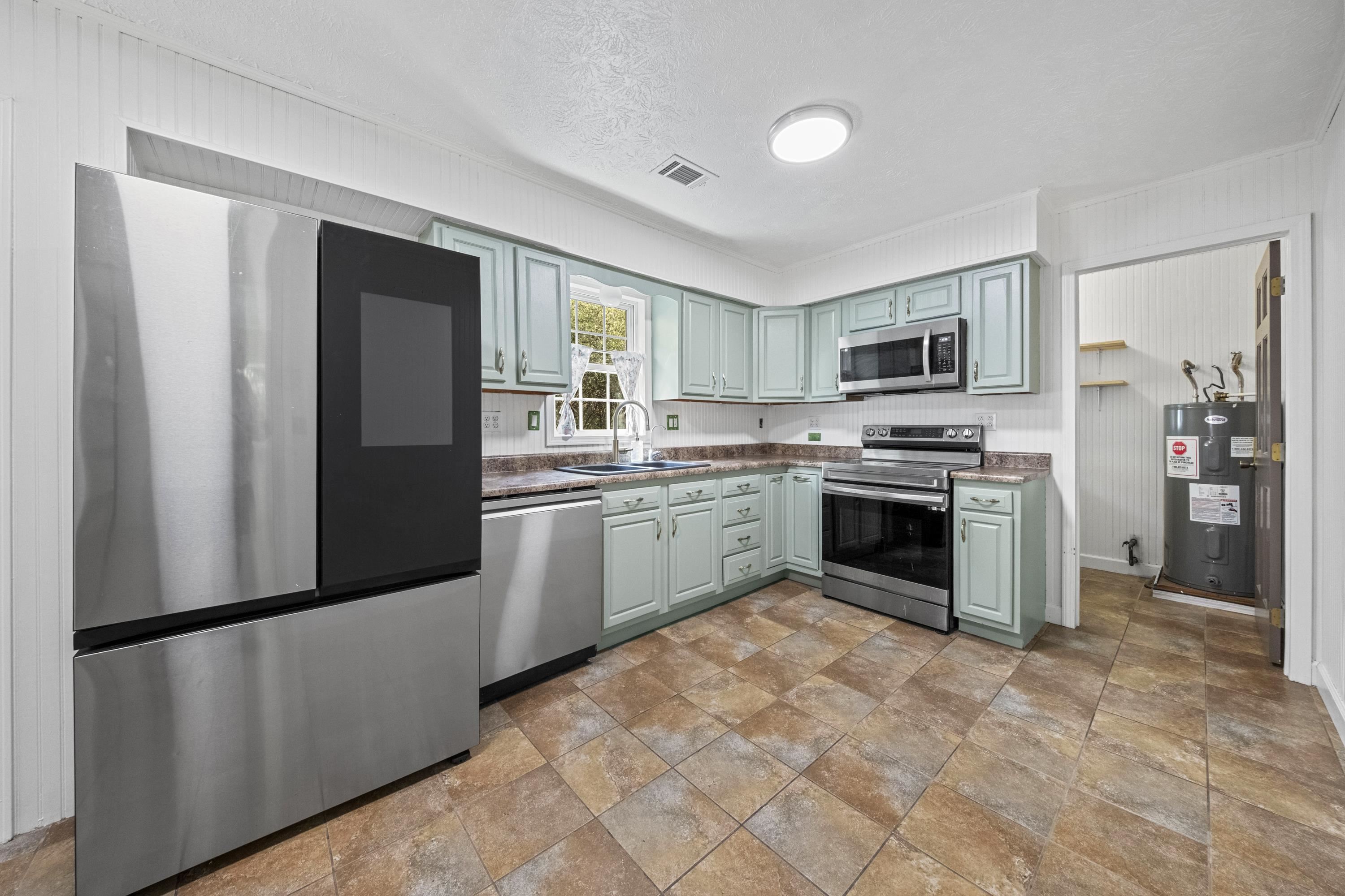 https://zimg.paragon.ice.com/ParagonImages/Property/PH/AABRKY/61436/13/0/0/dbdbe3efa5028723eecaf7c5c1254af7/0/3043b873582949d7bd180325d0fcc664/61436-2bcd6415-7505-401b-b2bc-7990415afdd3.JPG