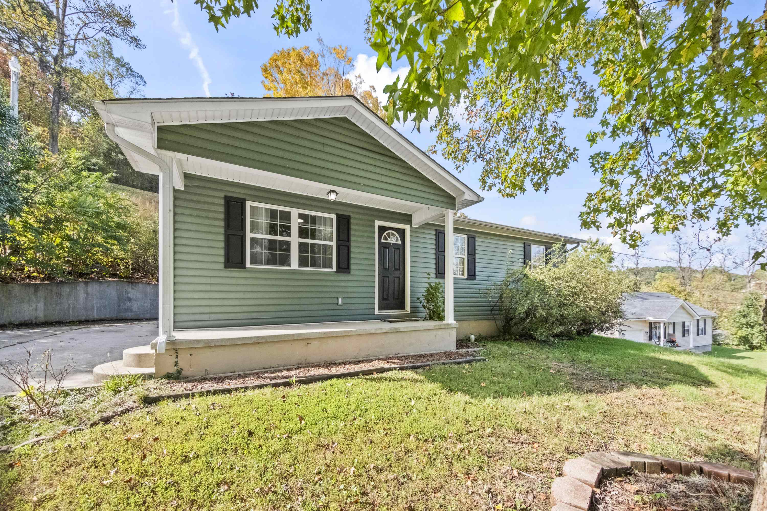 https://zimg.paragon.ice.com/ParagonImages/Property/PH/AABRKY/61436/6/0/0/44d832f11975b4e08591c2c453a469cf/0/3043b873582949d7bd180325d0fcc664/61436-fb0a18fd-1194-4846-9367-bfb244c5e1e0.JPG