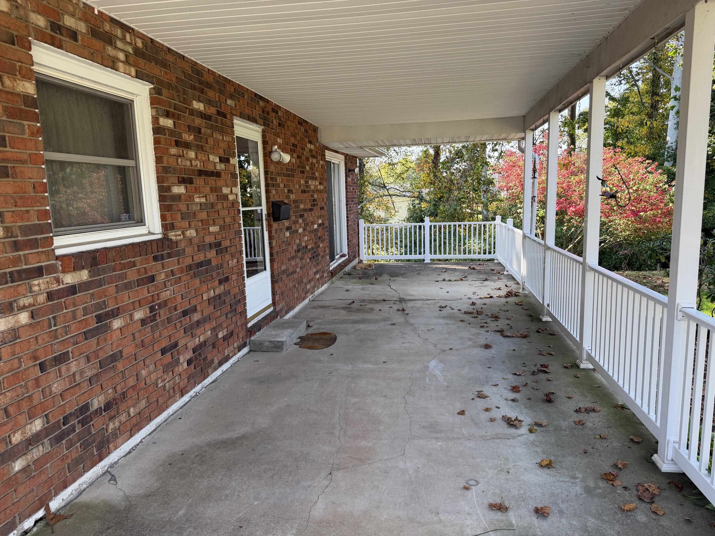 https://zimg.paragon.ice.com/ParagonImages/Property/PH/AABRKY/61437/3/0/0/f014448f7f23f71af9f646a94858c534/0/8330663ee3b93b05f1eb526b023833fc/61437-6a4137e8-e3f6-4e14-b746-62217faaf2c5.JPG