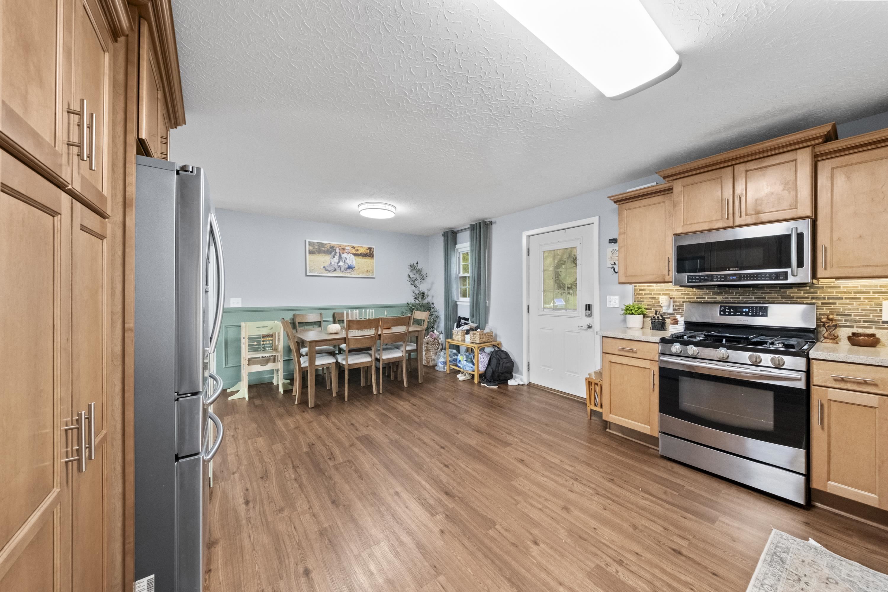 https://zimg.paragon.ice.com/ParagonImages/Property/PH/AABRKY/61442/10/0/0/b0c95bf7c24a0a44b1408c8426394e43/0/1b4e4f455a3ab8e3e5e04d8cb3abbe31/61442-926c855b-8b3c-4418-99e6-958640a4cd52.JPG