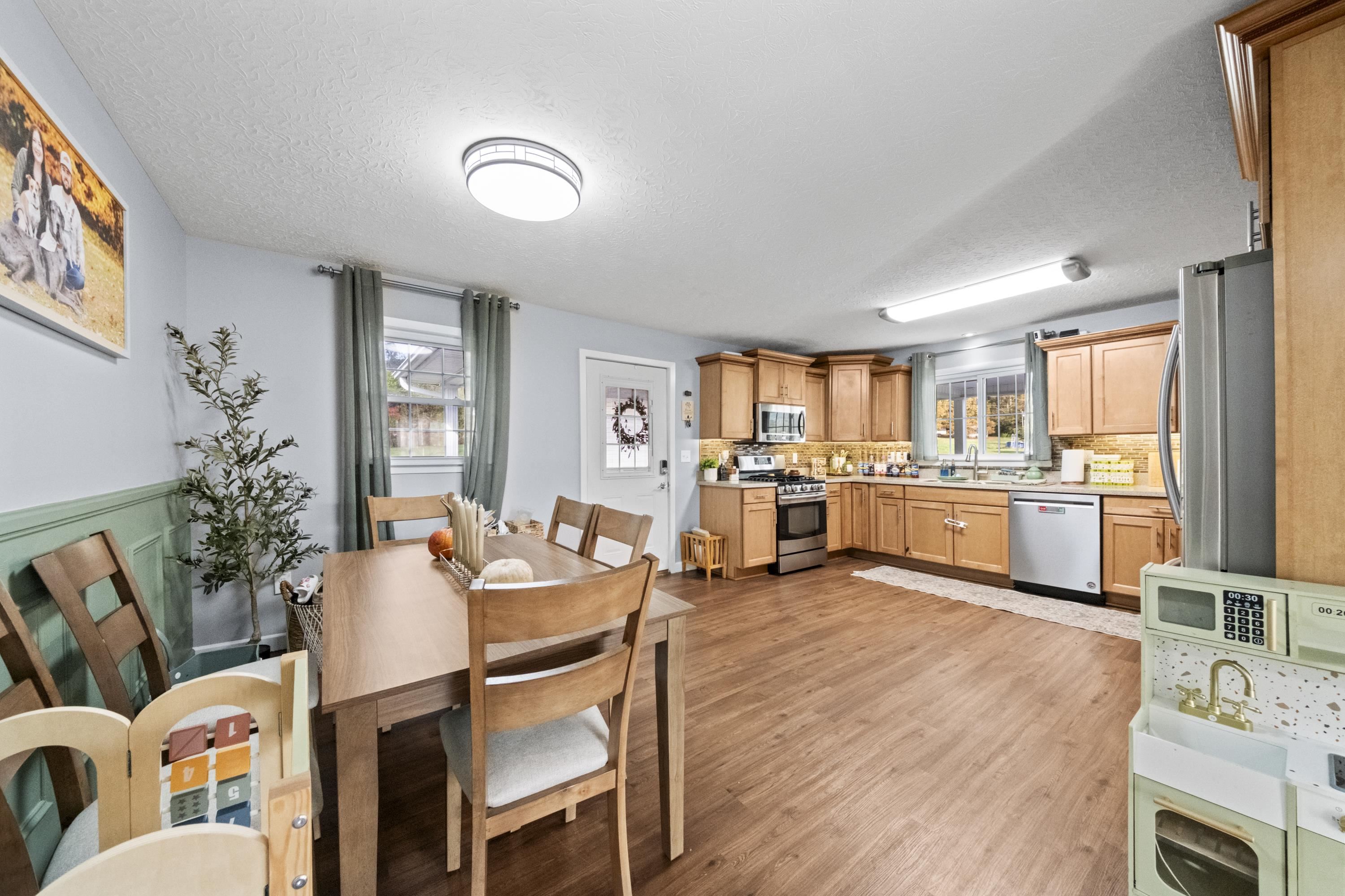 https://zimg.paragon.ice.com/ParagonImages/Property/PH/AABRKY/61442/13/0/0/0539bd3e4ac4472d83b5e7a4c7e2e109/0/1b4e4f455a3ab8e3e5e04d8cb3abbe31/61442-1f50916f-b926-4f6e-bb43-df7358a834f1.JPG