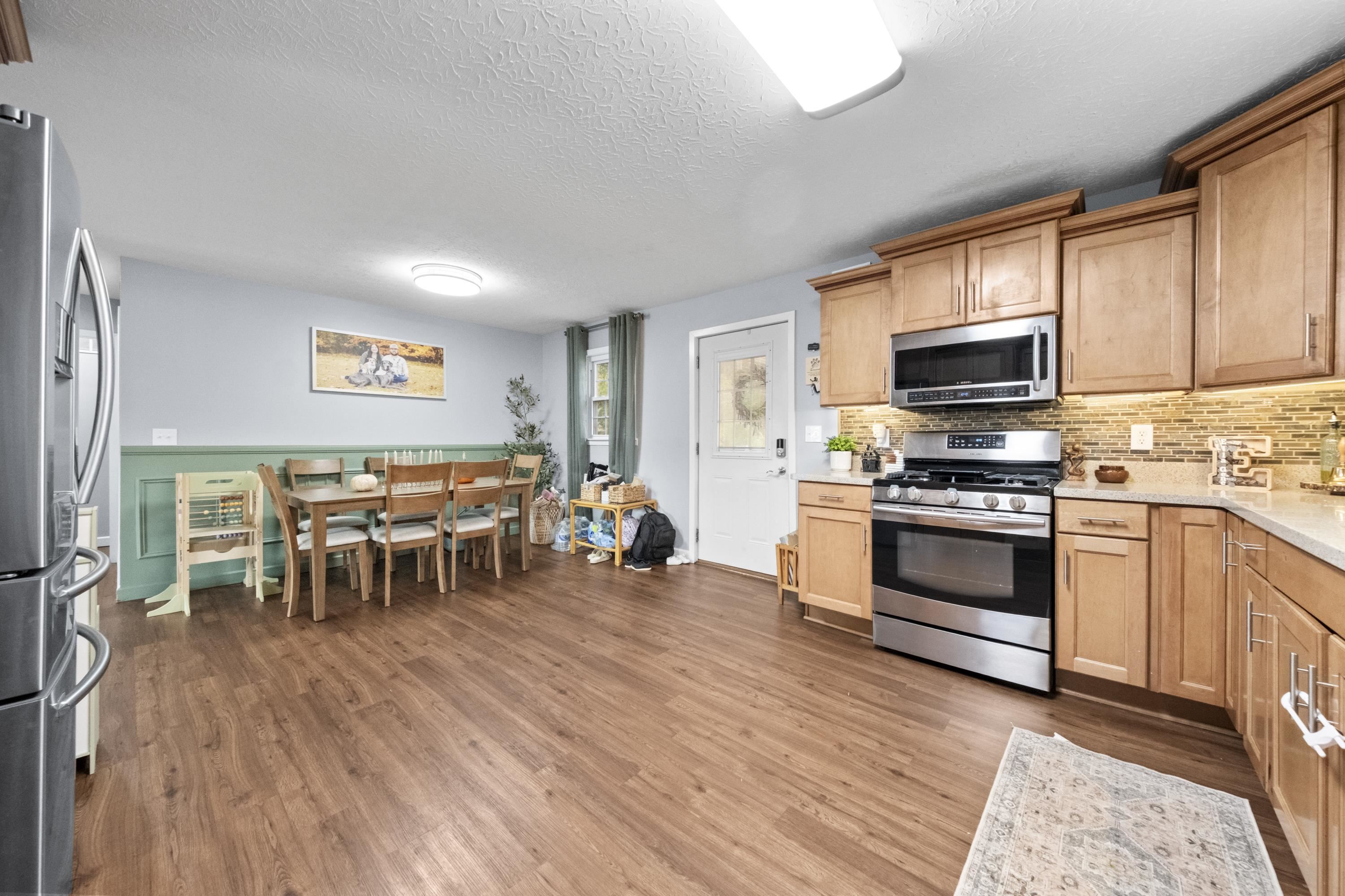https://zimg.paragon.ice.com/ParagonImages/Property/PH/AABRKY/61442/9/0/0/6356e82668ba99ce4744e52312970bf7/0/1b4e4f455a3ab8e3e5e04d8cb3abbe31/61442-2f857bf7-ed99-4671-8522-213996d4a6af.JPG