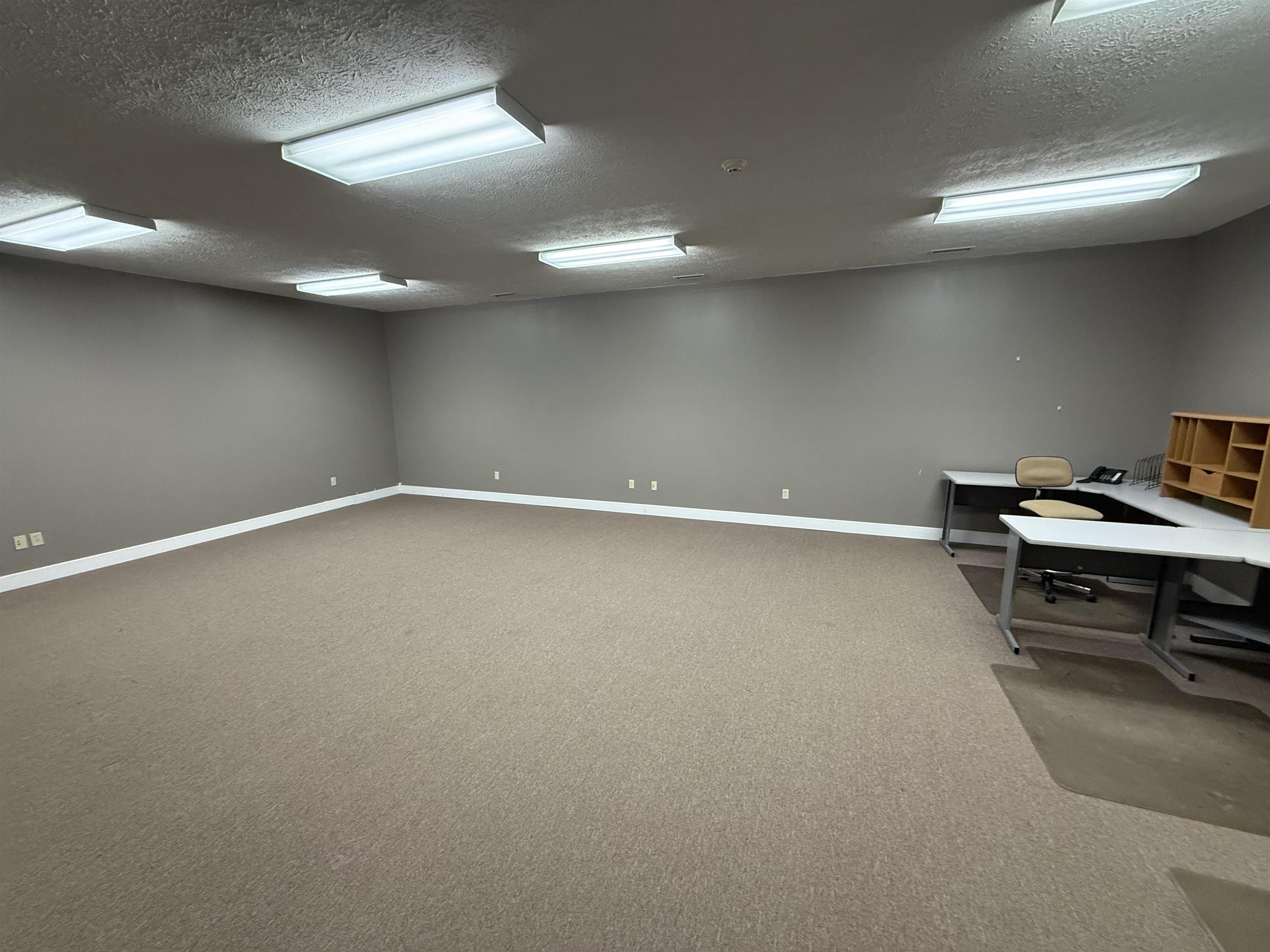 https://zimg.paragon.ice.com/ParagonImages/Property/PH/AABRKY/61443/10/0/0/c35d160693ab1c29eebb4d22086dcb07/0/a3d01e40c4bf3b56e3bb65f65dfe129f/61443-518d4bc0-e5b0-4eac-843d-5496f057ec87.JPG
