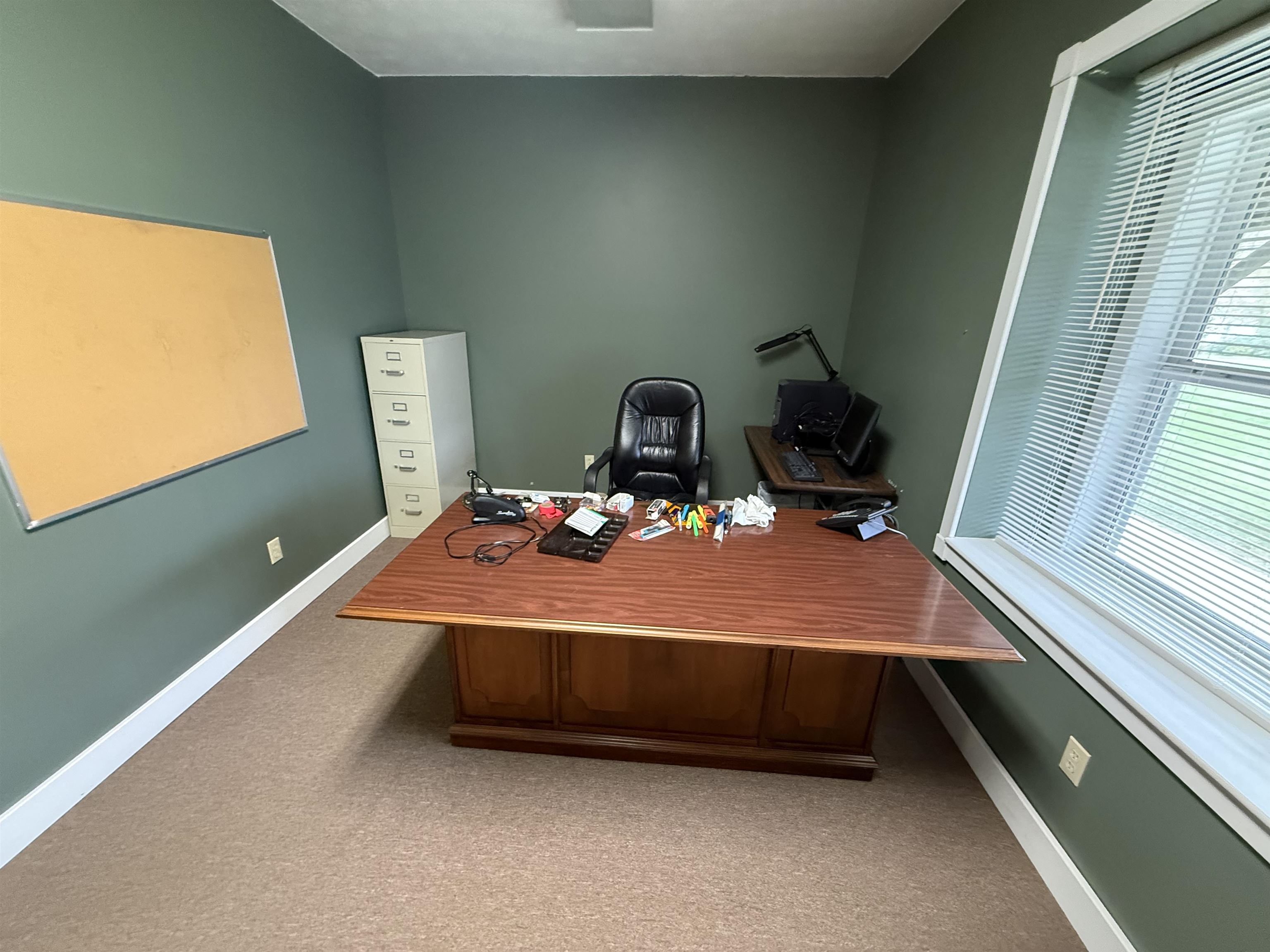 https://zimg.paragon.ice.com/ParagonImages/Property/PH/AABRKY/61443/12/0/0/6933b88c9c2793fff0ea00e1f0bea38b/0/a3d01e40c4bf3b56e3bb65f65dfe129f/61443-7d91dc90-7ecf-4b87-83e8-bb96bd8ff9f6.JPG
