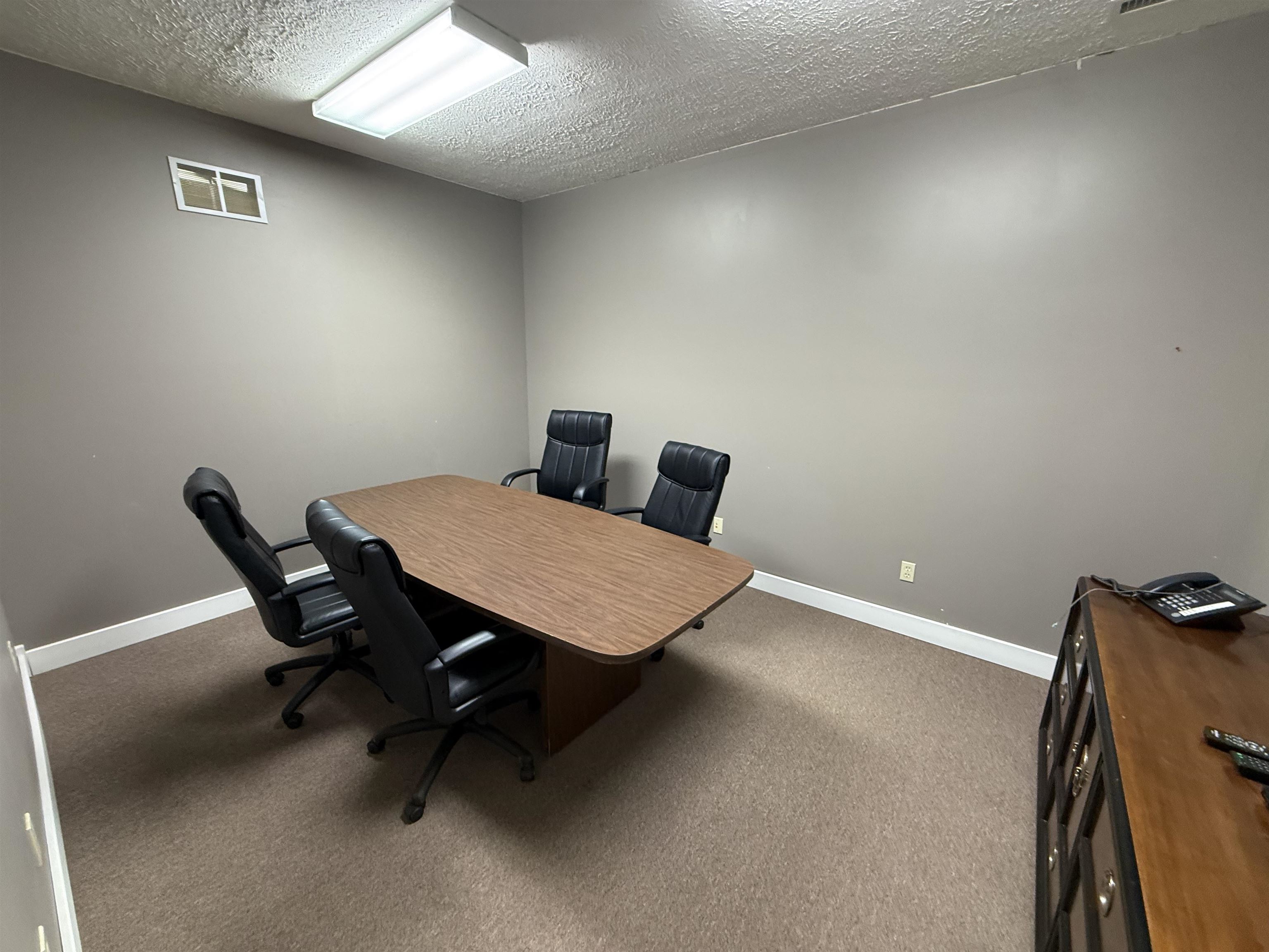 https://zimg.paragon.ice.com/ParagonImages/Property/PH/AABRKY/61443/13/0/0/dec9a66a765354fc0397c8849dc05c42/0/a3d01e40c4bf3b56e3bb65f65dfe129f/61443-dcefb3fd-714b-4e39-940b-5e34f6ce0b97.JPG