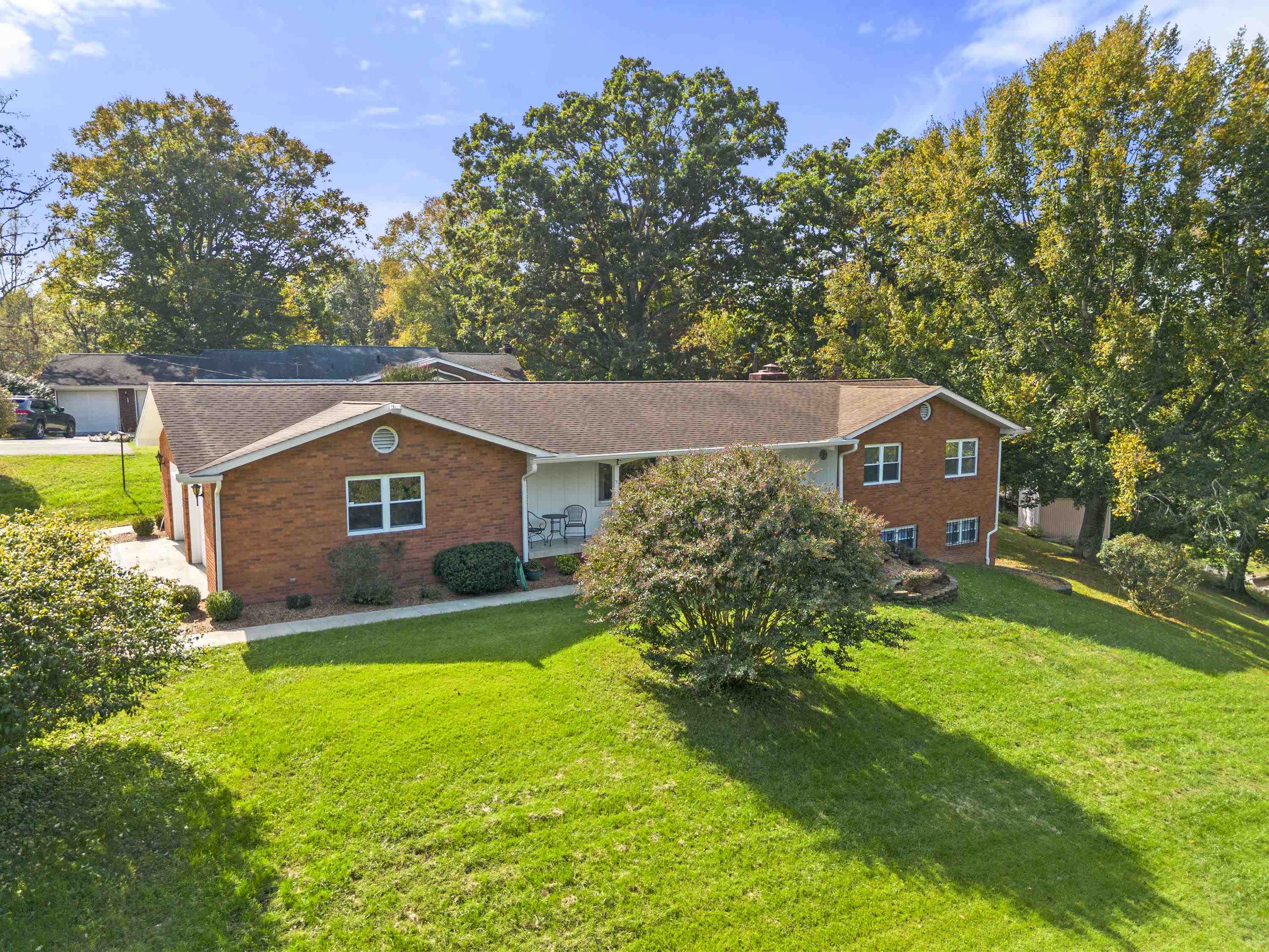 https://zimg.paragon.ice.com/ParagonImages/Property/PH/AABRKY/61444/4/0/0/610365796f04c9d2ead687c9e379a3fe/0/af2501999d75da62a35f5b5c9dadf504/61444-3a196f39-0b1a-4cb6-a8b1-859efaee6b76.JPG