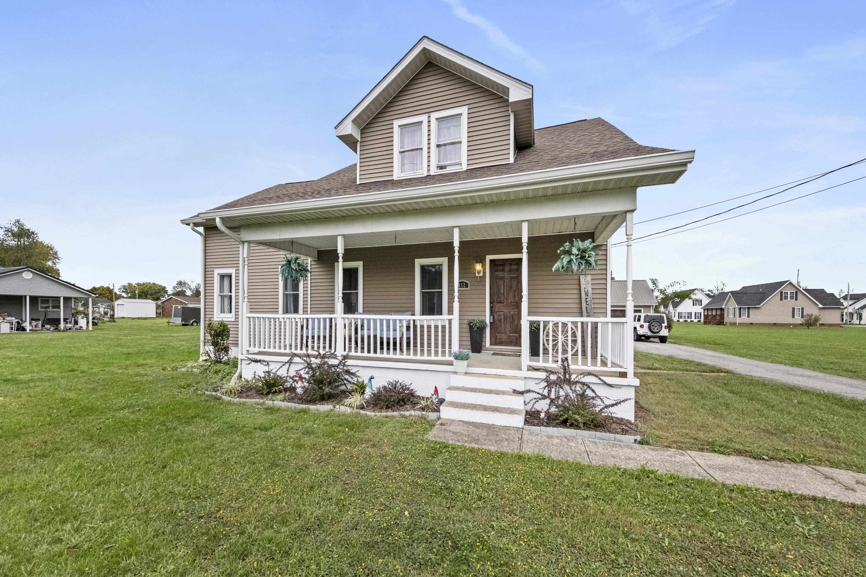 https://zimg.paragon.ice.com/ParagonImages/Property/PH/AABRKY/61447/1/0/0/5ab700a9a4f774346e9889f02d38a8b3/0/cc89a0b130b8e42522c899c8770fd347/61447-38371b9e-7511-44f8-848d-16c9d081b5de.JPG