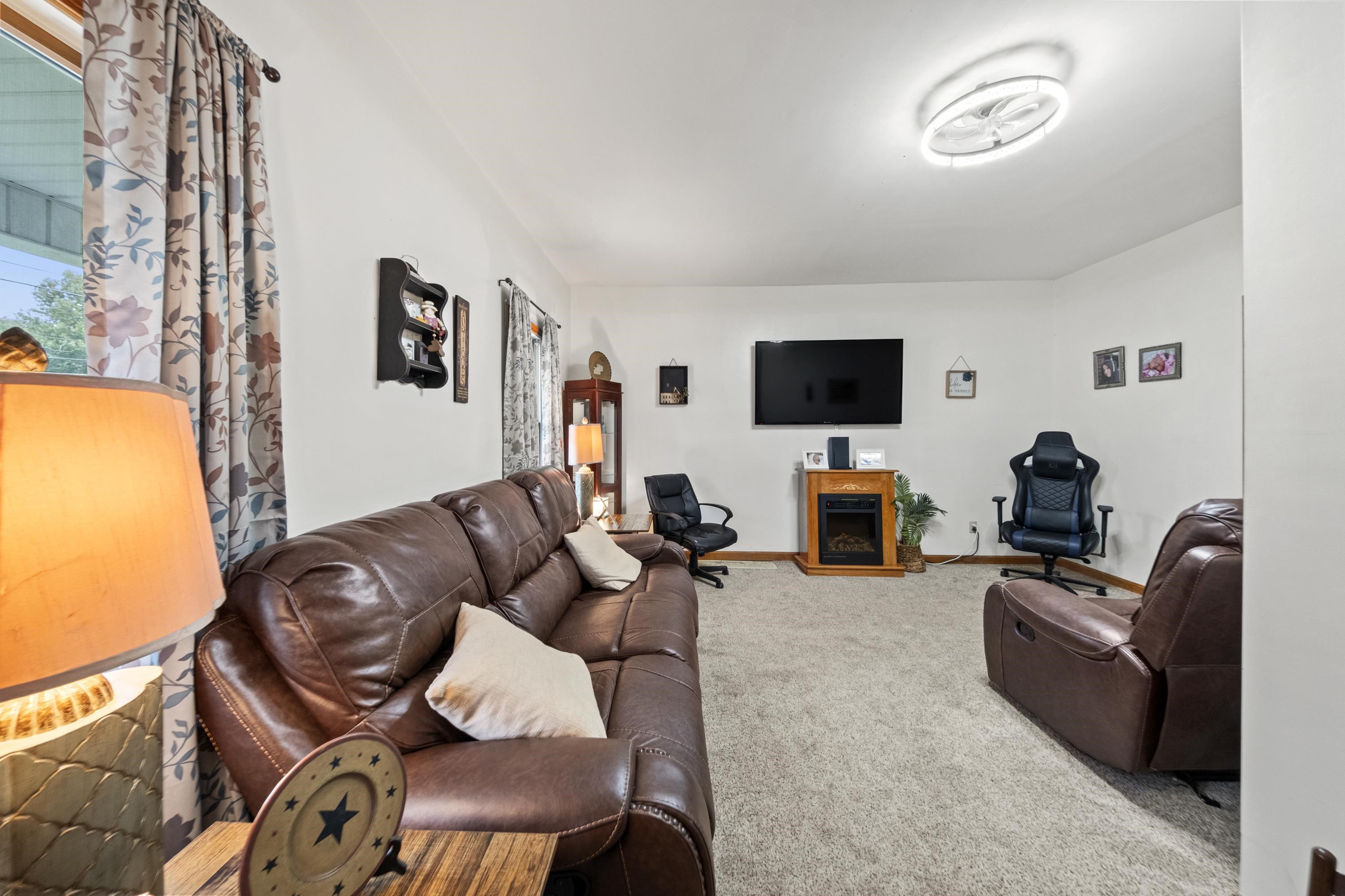 https://zimg.paragon.ice.com/ParagonImages/Property/PH/AABRKY/61447/10/0/0/a19794968b1674ed60caa52d554923d7/0/cc89a0b130b8e42522c899c8770fd347/61447-cf6289b8-54f5-4f26-85cc-9f6d5db44452.JPG