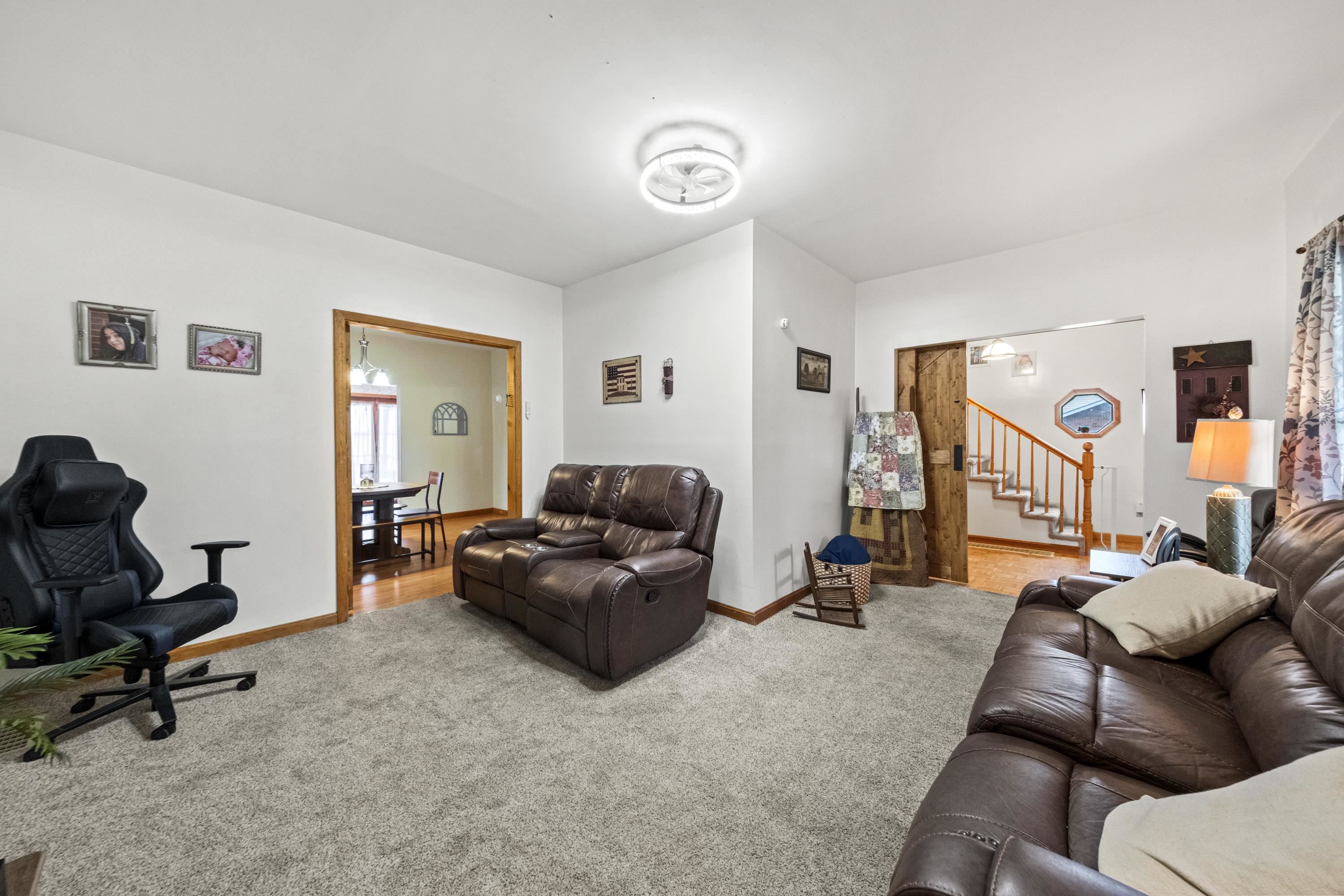 https://zimg.paragon.ice.com/ParagonImages/Property/PH/AABRKY/61447/11/0/0/a6df631e3298e9c0f7020de7c4104bd1/0/cc89a0b130b8e42522c899c8770fd347/61447-ea0e5065-ef4d-49c8-914b-720629310043.JPG