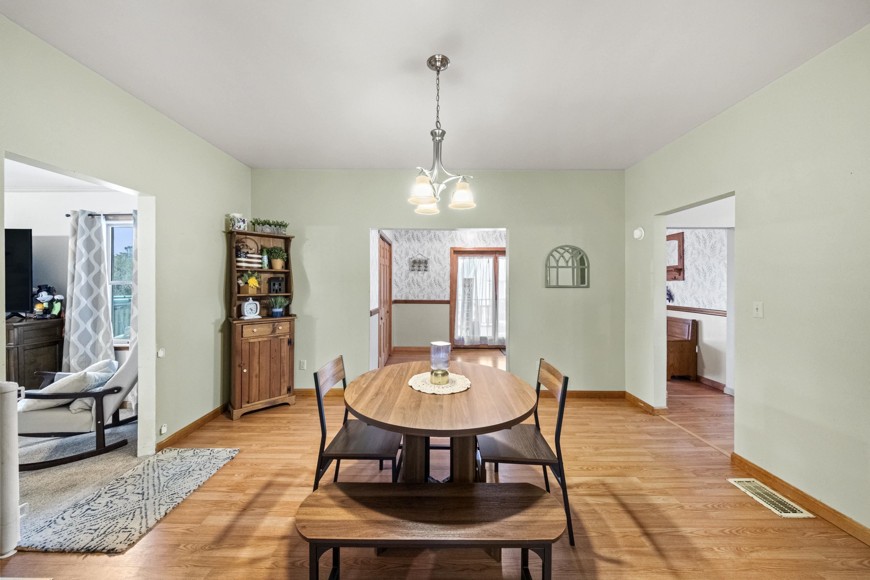 https://zimg.paragon.ice.com/ParagonImages/Property/PH/AABRKY/61447/12/0/0/14364366faad729f6c8e7b34a0c98845/0/cc89a0b130b8e42522c899c8770fd347/61447-9fe61248-ec7b-4ad5-b121-6c0c859297af.JPG