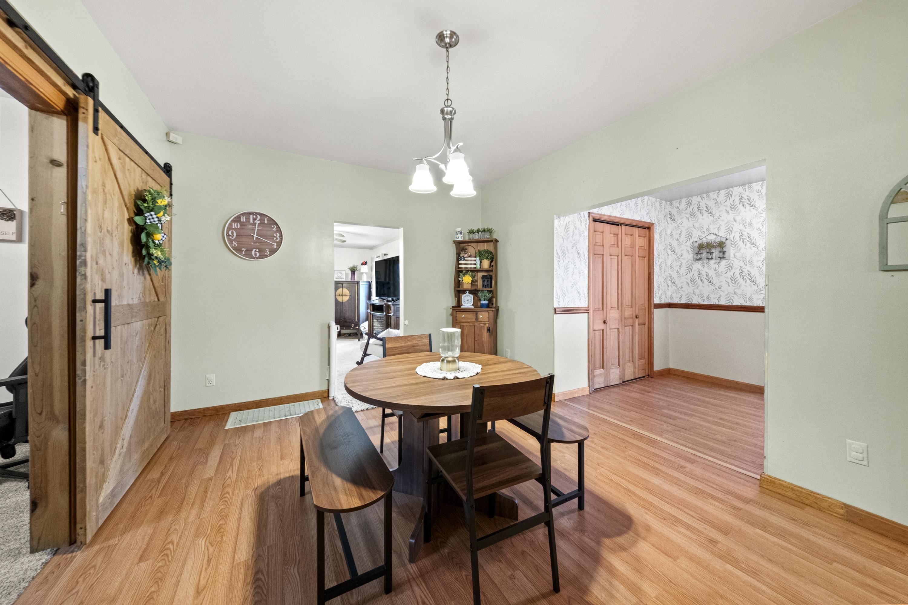 https://zimg.paragon.ice.com/ParagonImages/Property/PH/AABRKY/61447/13/0/0/76f1c431b725f3ee600018685d2dc719/0/cc89a0b130b8e42522c899c8770fd347/61447-21b835c6-cfcc-44ea-b556-628918a343ad.JPG