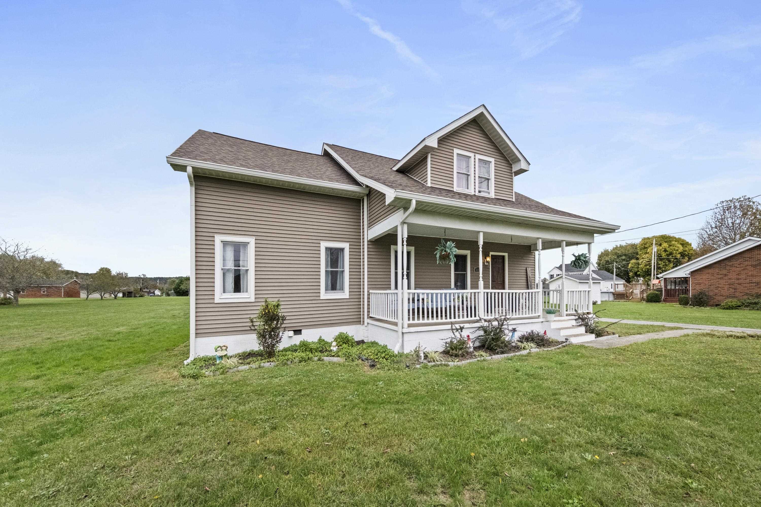 https://zimg.paragon.ice.com/ParagonImages/Property/PH/AABRKY/61447/2/0/0/754e4c56bb48b800f7d1f4f4ad1bd121/0/cc89a0b130b8e42522c899c8770fd347/61447-b02d4ec2-a920-428e-ade7-5dd280c33708.JPG