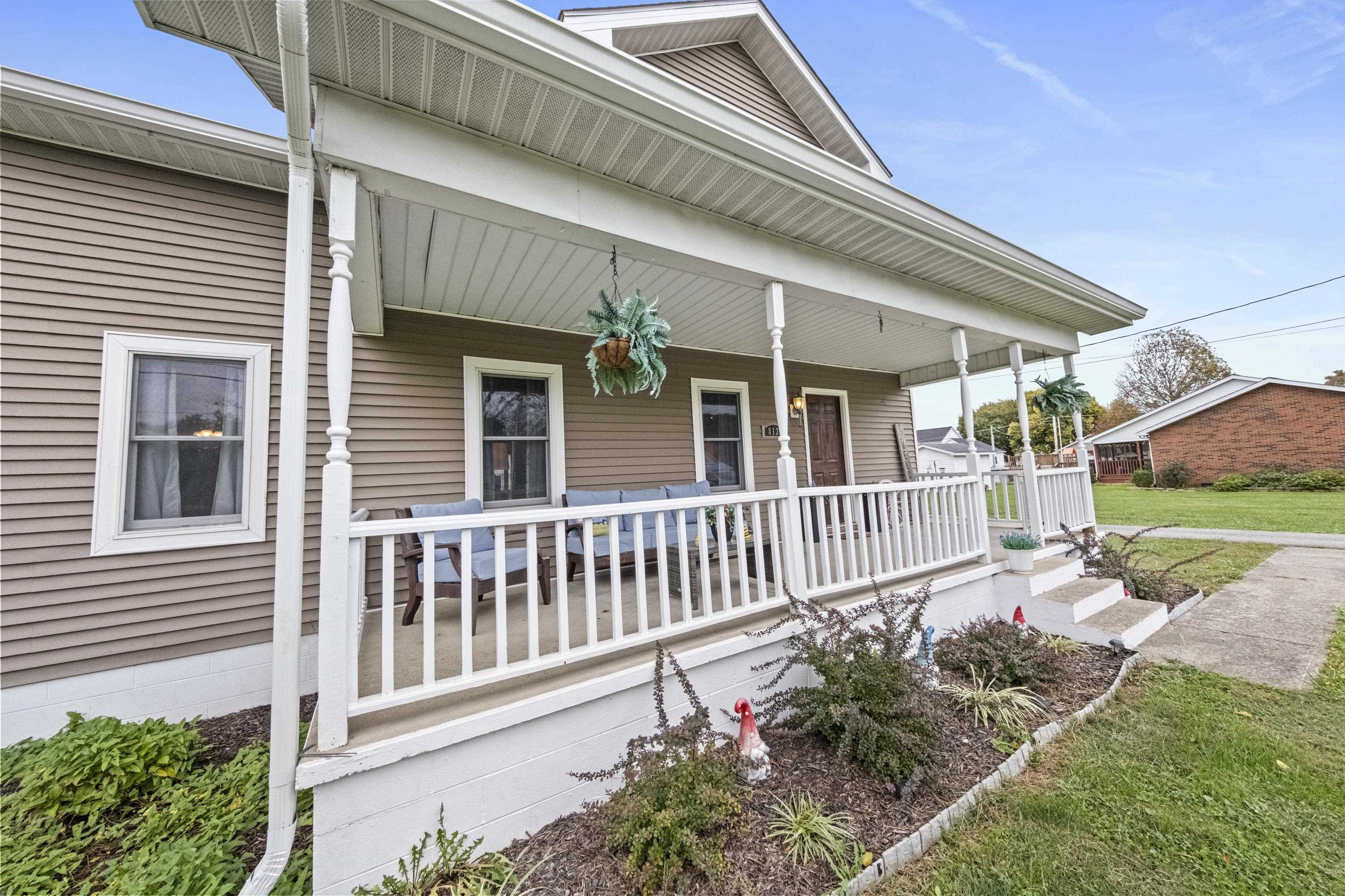 https://zimg.paragon.ice.com/ParagonImages/Property/PH/AABRKY/61447/3/0/0/8caa875eb6fc42b0863f2cdc5b6d7338/0/cc89a0b130b8e42522c899c8770fd347/61447-b0ab910c-fa34-4a4e-8c50-f22804942fb6.JPG