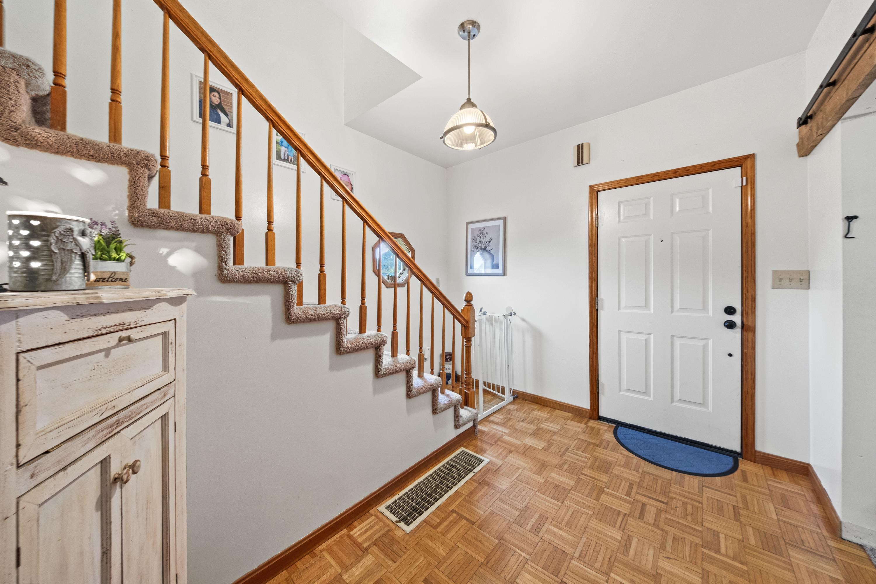 https://zimg.paragon.ice.com/ParagonImages/Property/PH/AABRKY/61447/6/0/0/48941837424a3a7594a7b786640fe913/0/cc89a0b130b8e42522c899c8770fd347/61447-22042c82-2609-4b86-b692-bc3f206066c2.JPG