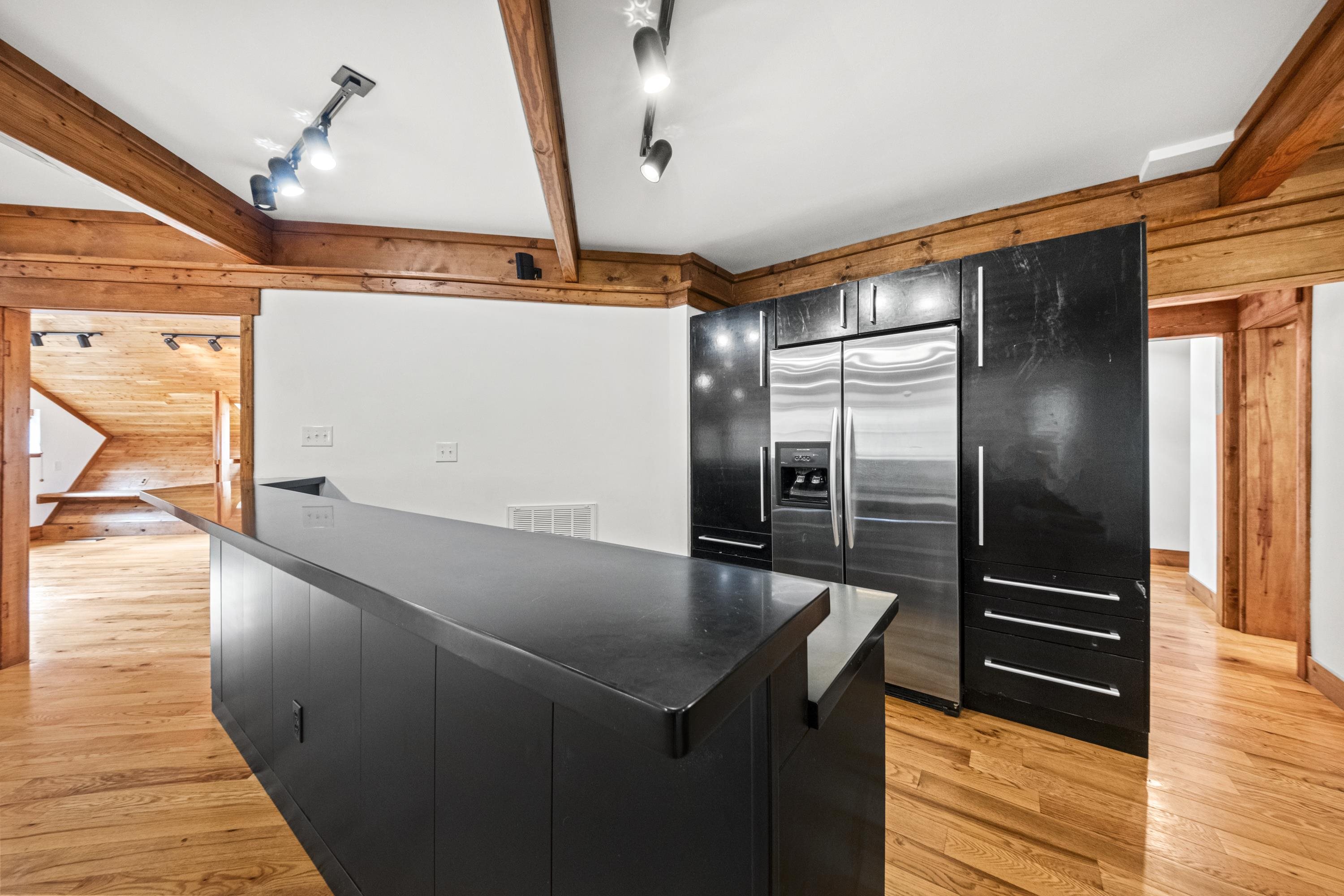 https://zimg.paragon.ice.com/ParagonImages/Property/PH/AABRKY/61448/12/0/0/e20eaba15e0949251e065ce06f3887b4/0/91fdc56b8267e48ef25daeaa2fadd371/61448-a5663871-ab61-45ee-8588-a2df4c7126d7.JPG