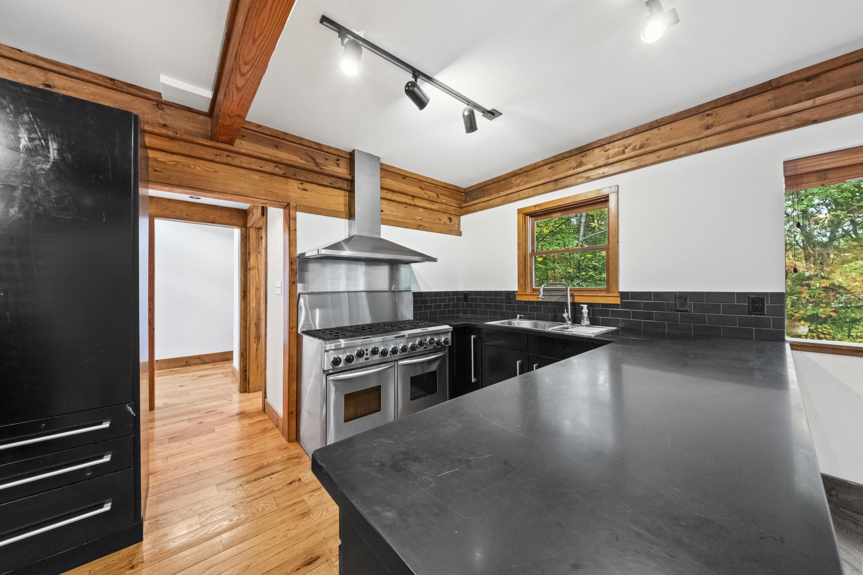 https://zimg.paragon.ice.com/ParagonImages/Property/PH/AABRKY/61448/13/0/0/c25c9ec757a4d5c133596e9b35748b0e/0/91fdc56b8267e48ef25daeaa2fadd371/61448-07ecd1df-3f7e-49f6-adf0-1449783e5613.JPG