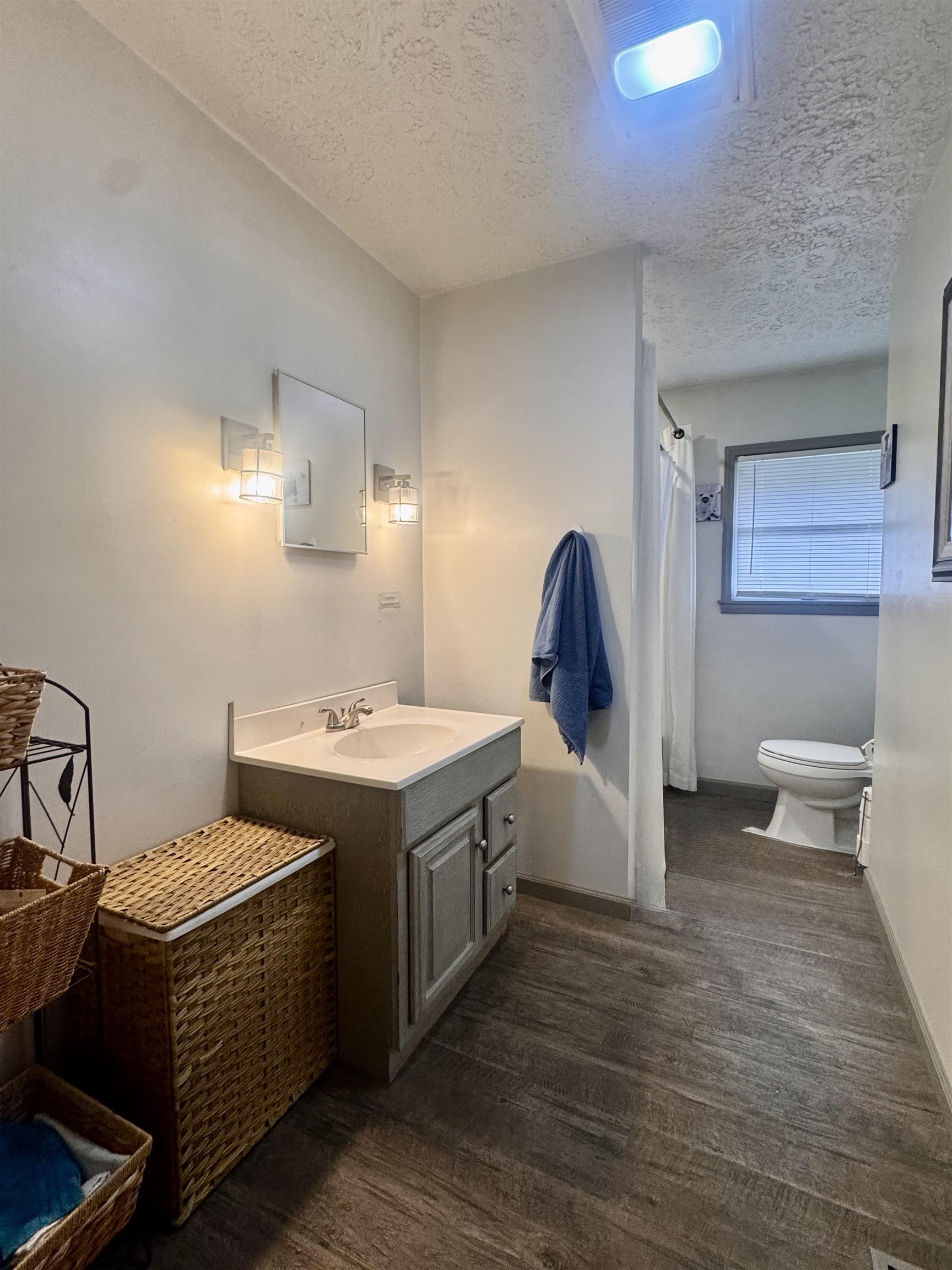 https://zimg.paragon.ice.com/ParagonImages/Property/PH/AABRKY/61453/13/0/0/8f8b50bcb833b739c5fcec2d6c5aabf0/0/90e3b5e800f4e92bbdb6bc8f103370c4/61453-5bafb7cc-b93b-4517-9209-95c1e8316f6c.JPG