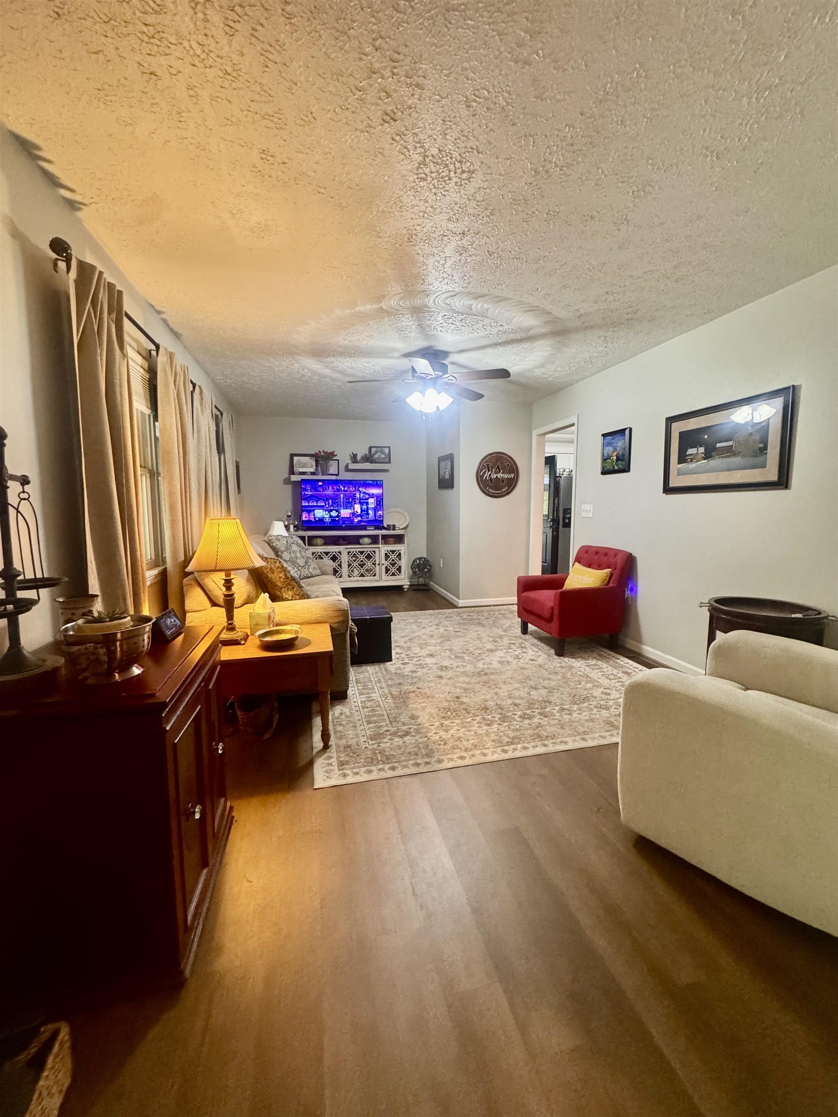https://zimg.paragon.ice.com/ParagonImages/Property/PH/AABRKY/61453/4/0/0/52115ead571d0fb7827e3b4f3fc1429d/0/90e3b5e800f4e92bbdb6bc8f103370c4/61453-eca0d508-f1e5-4319-80ca-ae132eb301f1.JPG