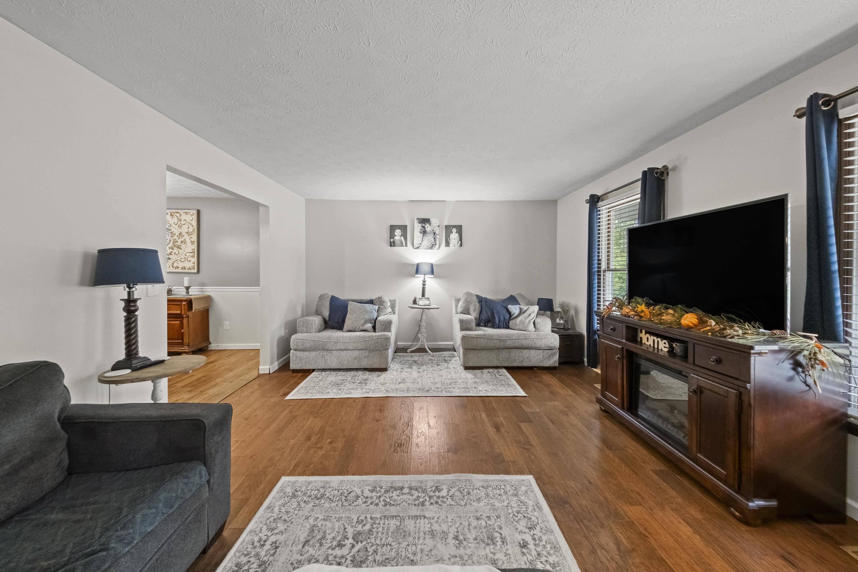 https://zimg.paragon.ice.com/ParagonImages/Property/PH/AABRKY/61454/1/0/0/94b2c17a8d6511737201d90d4ba29c13/0/a9bfd892580c6112ca246239d08141d2/61454-14ca2cb4-4174-4e33-aa51-9e528084efc4.JPG