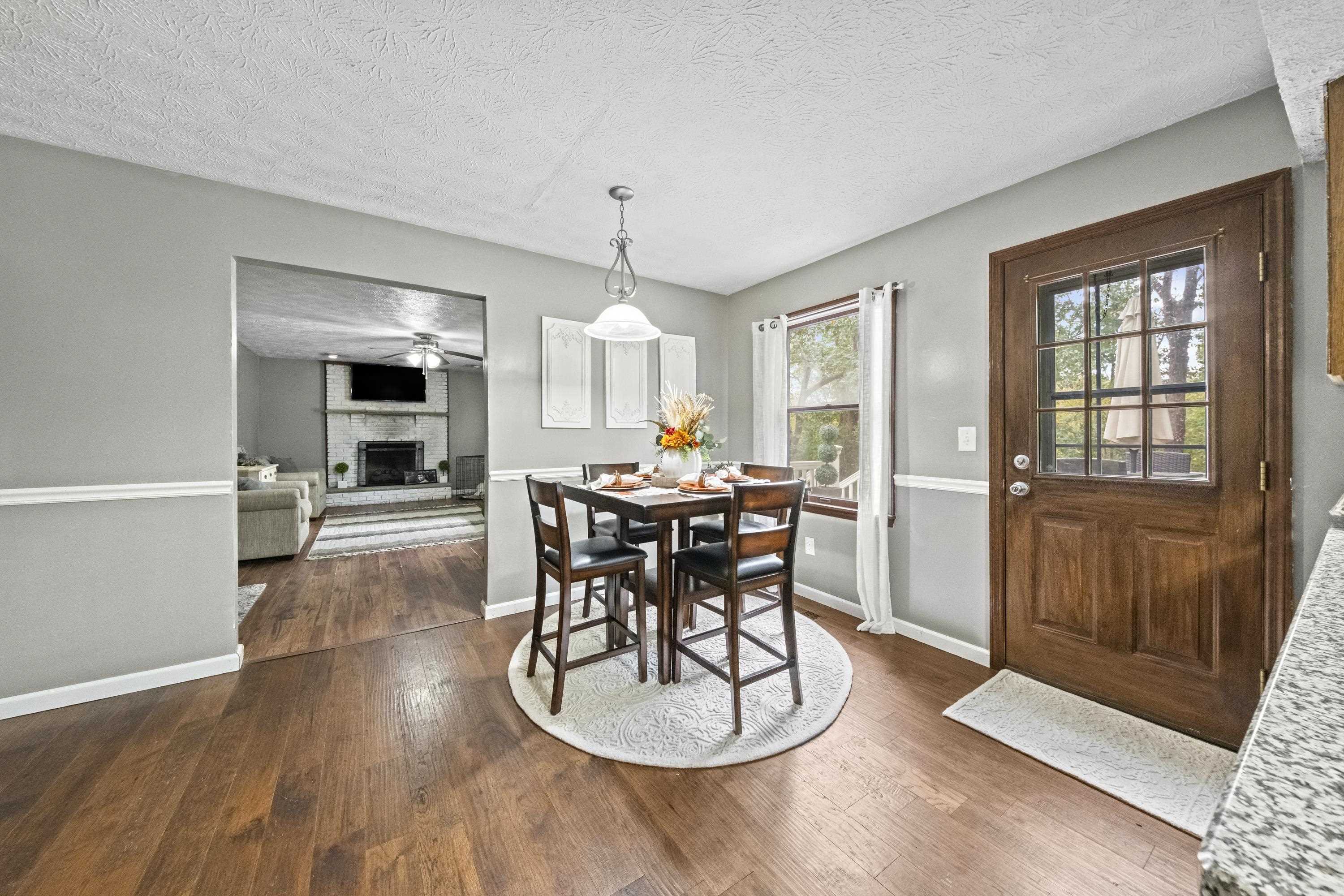 https://zimg.paragon.ice.com/ParagonImages/Property/PH/AABRKY/61454/12/0/0/eba42a63533705d9bfcc7ebc4030cd04/0/a9bfd892580c6112ca246239d08141d2/61454-2b1ddb32-47a7-43c6-b927-ac607c070d4b.JPG