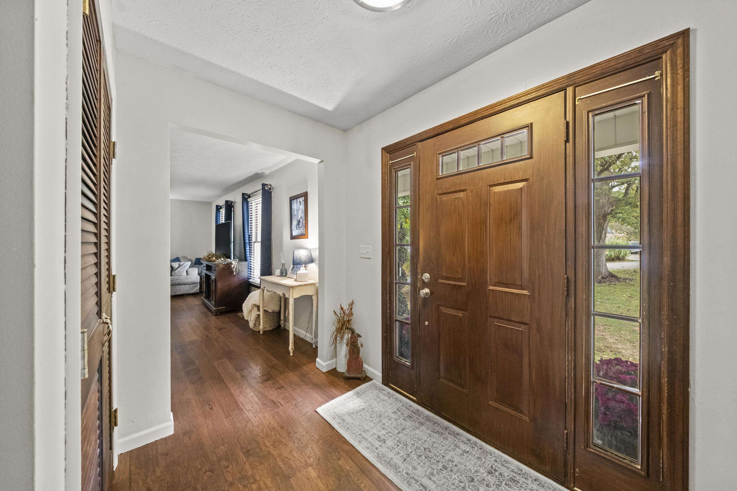 https://zimg.paragon.ice.com/ParagonImages/Property/PH/AABRKY/61454/5/0/0/7c7048129a806ef7c55aa1bac98458ba/0/a9bfd892580c6112ca246239d08141d2/61454-f69ccc3f-ef22-41e4-a616-a377e4afbf73.JPG