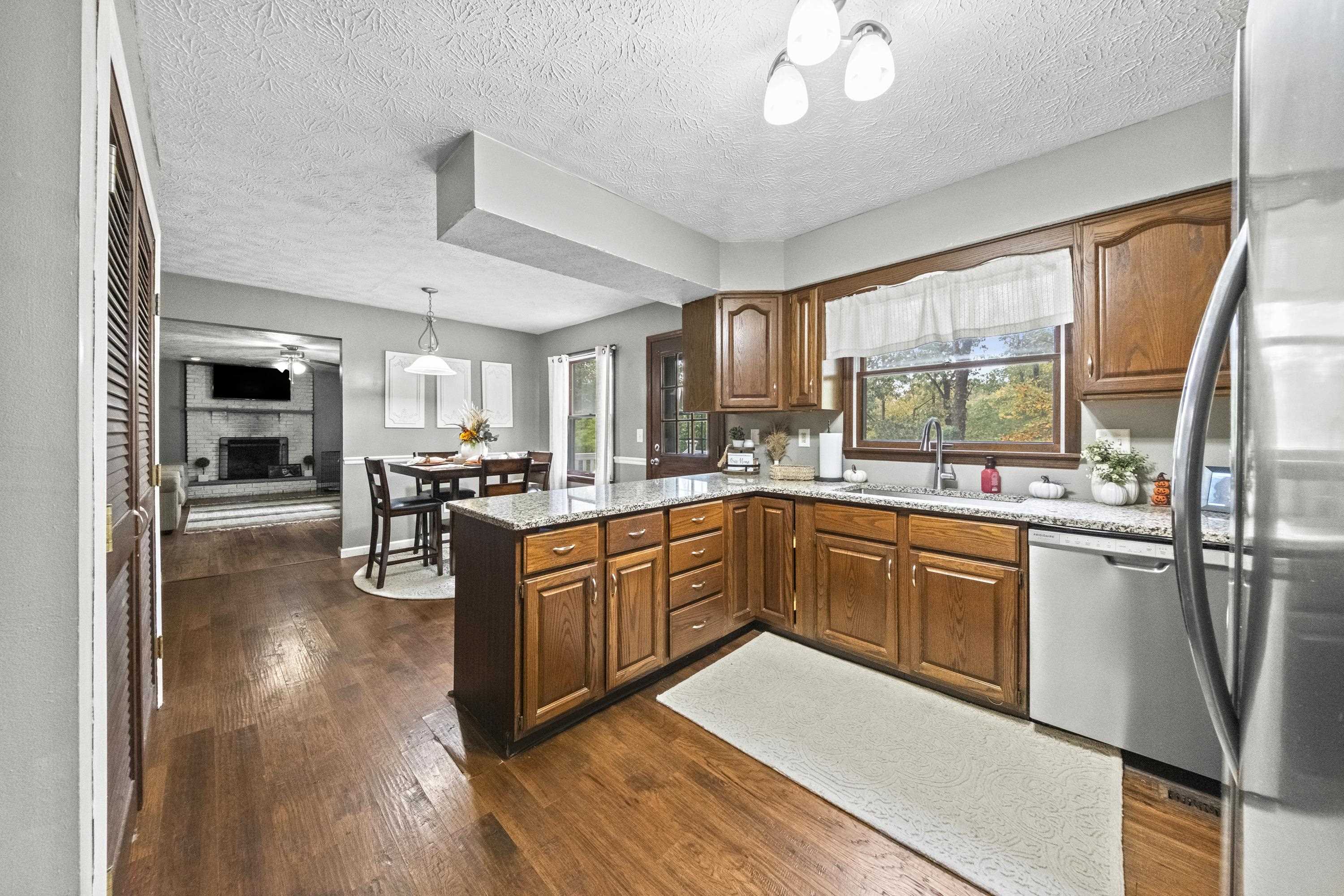 https://zimg.paragon.ice.com/ParagonImages/Property/PH/AABRKY/61454/9/0/0/75101ecc777f50c3a2019e1bbbef0a6d/0/a9bfd892580c6112ca246239d08141d2/61454-eb382ea8-e6ec-4426-bb6a-368b74292930.JPG
