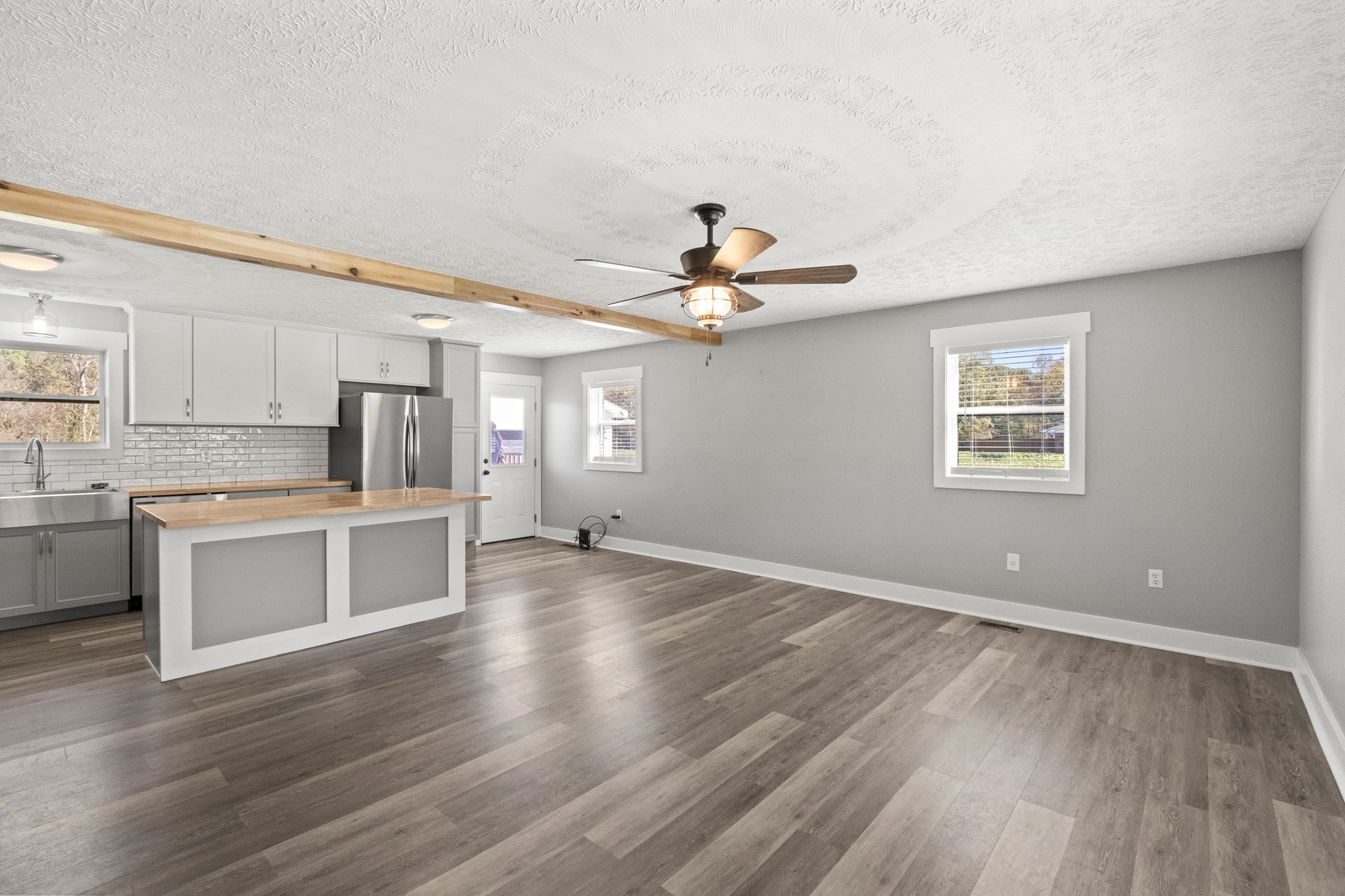 https://zimg.paragon.ice.com/ParagonImages/Property/PH/AABRKY/61459/10/0/0/966ec233410508fcfc36c90b932fafbc/0/a90b1eb01c9e7eb3aca4f4fc9d98b36d/61459-d068d0db-5b54-43ff-aec8-7870a014d53a.JPG
