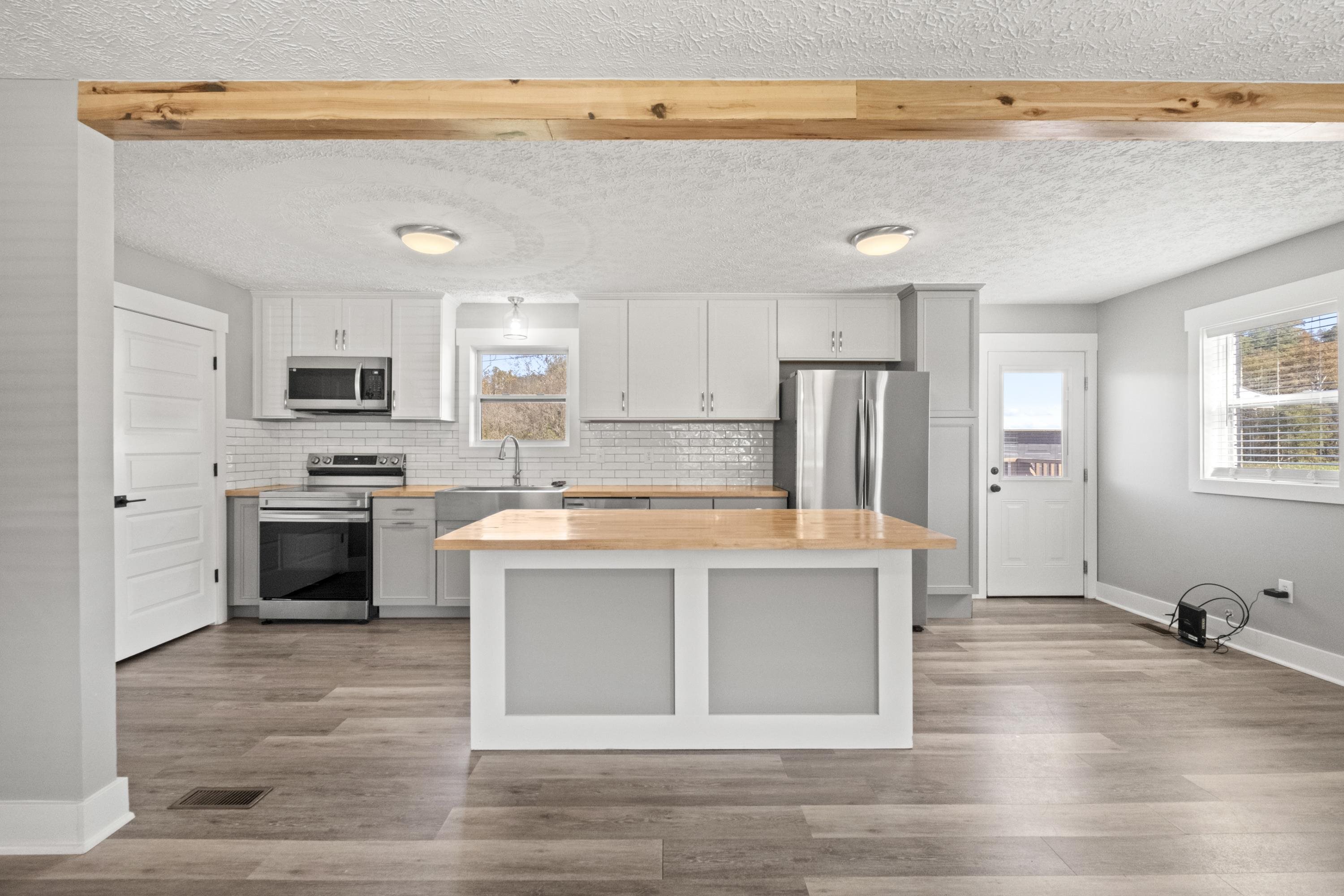 https://zimg.paragon.ice.com/ParagonImages/Property/PH/AABRKY/61459/12/0/0/cbbb9d9f7c8ba0c7a06ed42dfb2c2f4d/0/a90b1eb01c9e7eb3aca4f4fc9d98b36d/61459-78352c43-4308-4ed3-9a94-136e44ae8b35.JPG