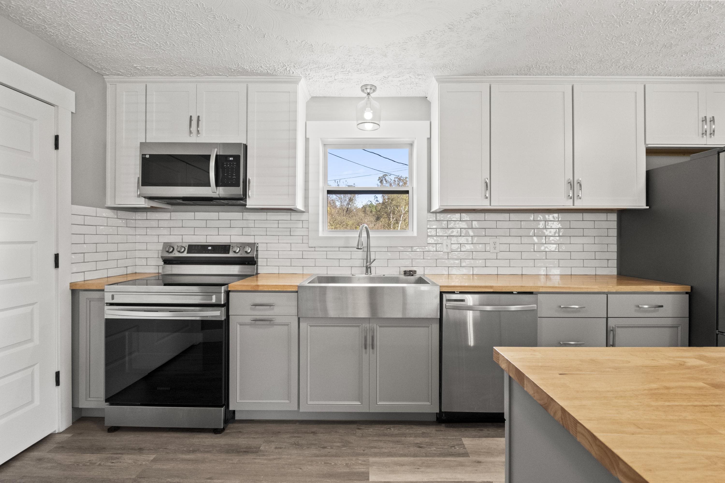 https://zimg.paragon.ice.com/ParagonImages/Property/PH/AABRKY/61459/13/0/0/039b57ad40fc47e419b4b917c253ce4c/0/a90b1eb01c9e7eb3aca4f4fc9d98b36d/61459-63ca47c9-2476-4cc7-9368-106bd6a0a937.JPG