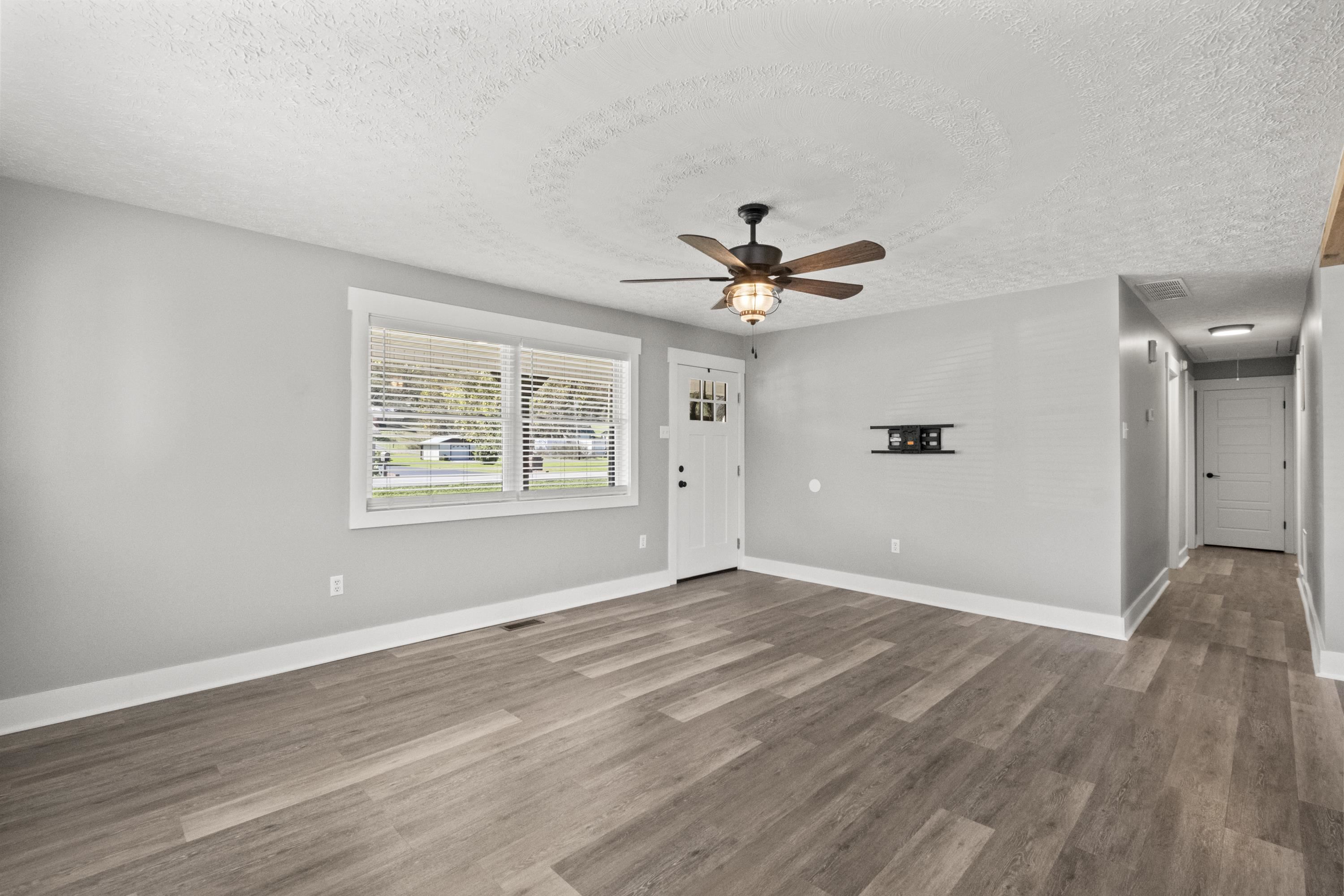 https://zimg.paragon.ice.com/ParagonImages/Property/PH/AABRKY/61459/7/0/0/3f921accb2cfcc3f1325644eeee3bb2a/0/a90b1eb01c9e7eb3aca4f4fc9d98b36d/61459-2da6f283-76a1-436a-83e6-4583110527da.JPG