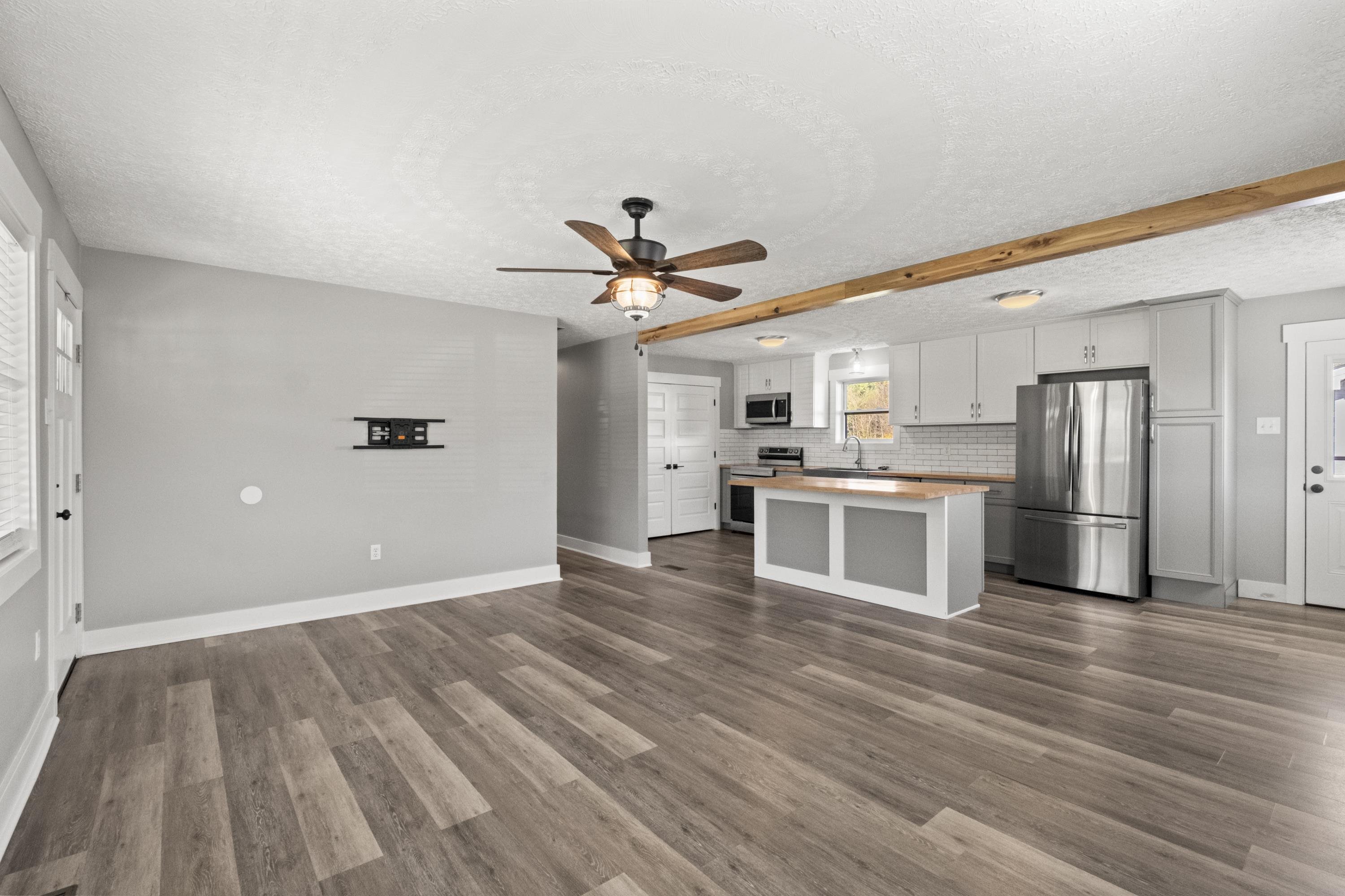 https://zimg.paragon.ice.com/ParagonImages/Property/PH/AABRKY/61459/9/0/0/70c19d374cb28d15459fc7fe535636f4/0/a90b1eb01c9e7eb3aca4f4fc9d98b36d/61459-400840d2-5318-45cd-abc5-19abac6e7ebc.JPG