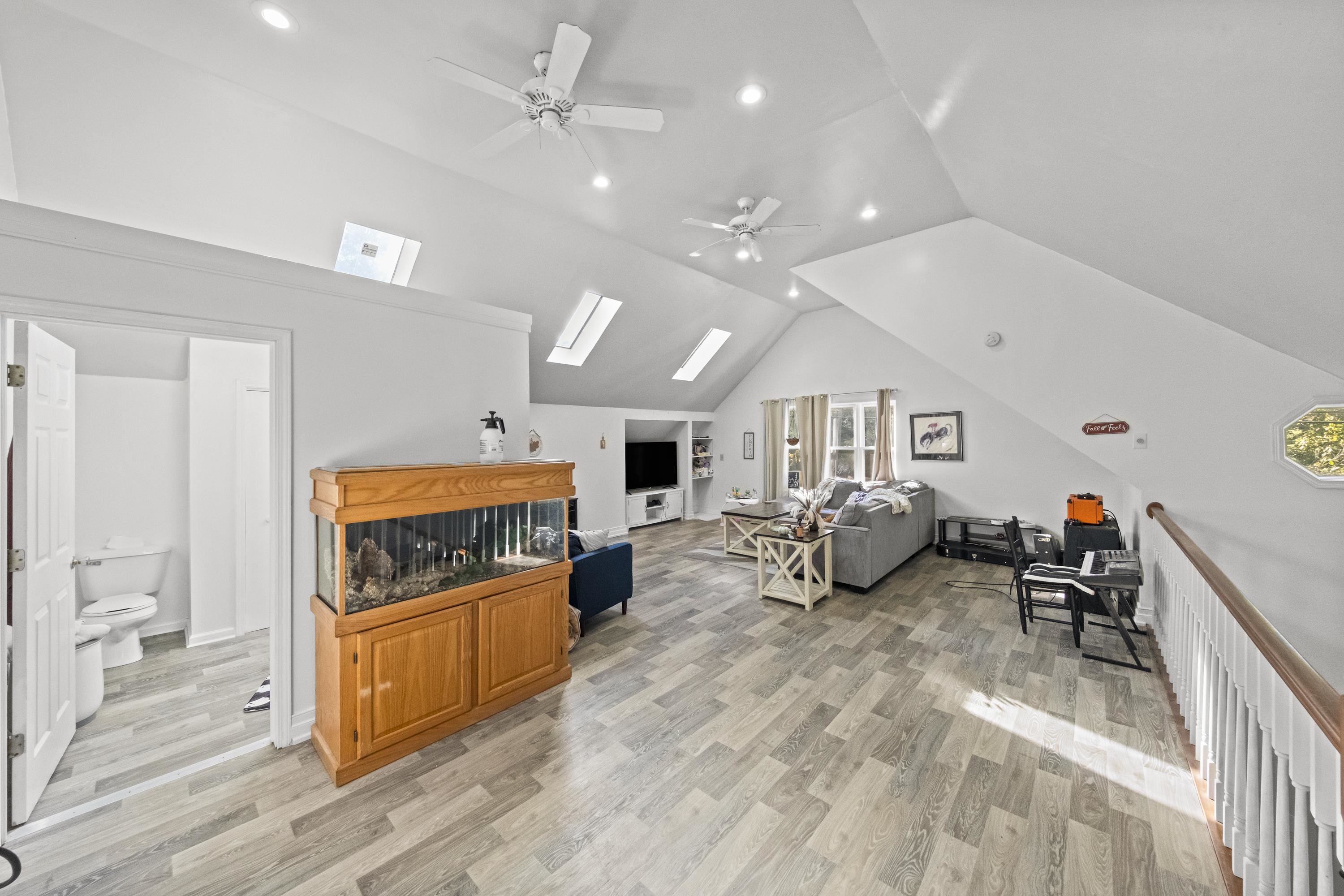 https://zimg.paragon.ice.com/ParagonImages/Property/PH/AABRKY/61463/10/0/0/660865e58207606e25ef45f8d6d23104/0/46c49d9608e3bf2f12acd880ed4b2e49/61463-08ca4c5b-bb73-4724-94f9-ea01922d8be9.JPG