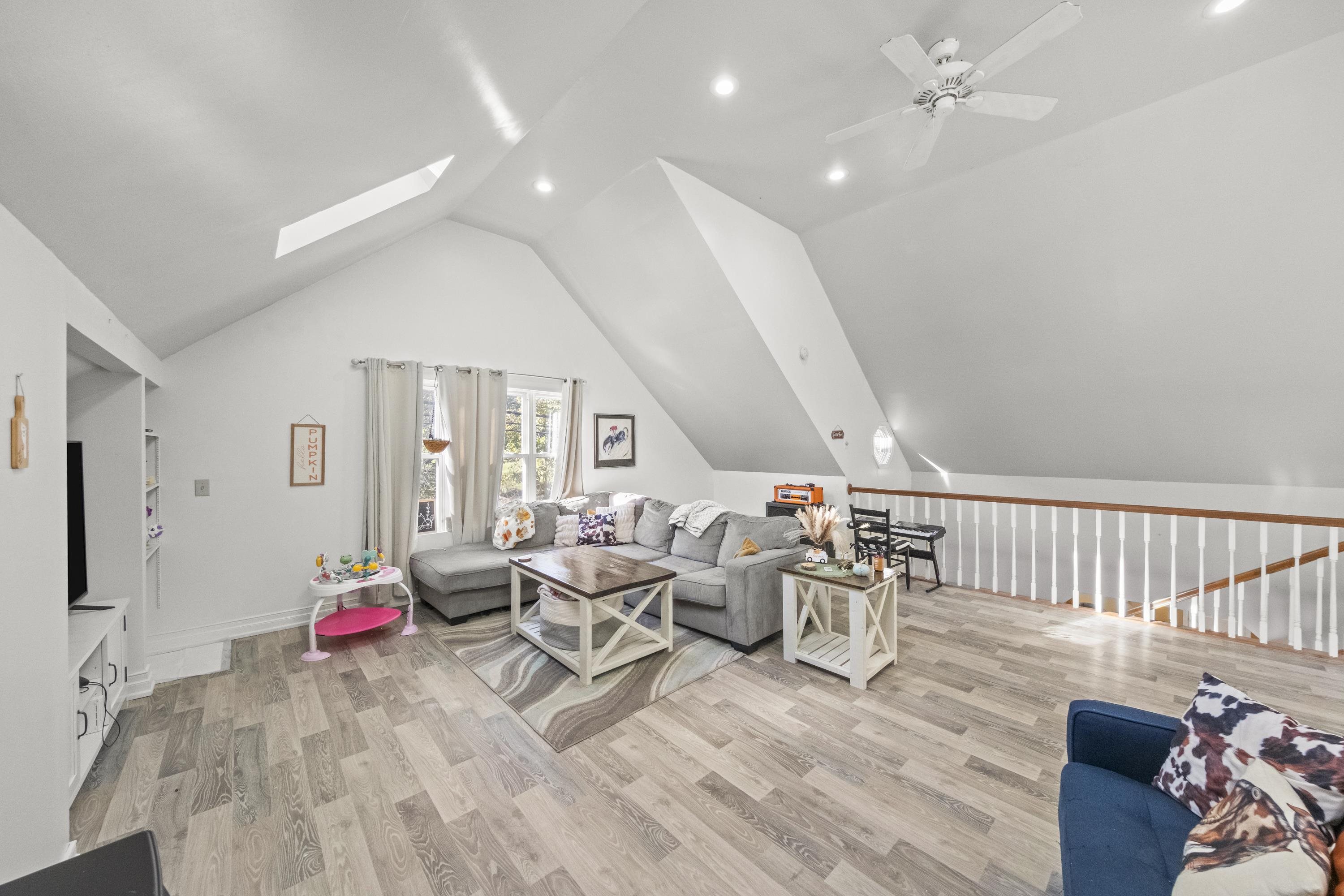 https://zimg.paragon.ice.com/ParagonImages/Property/PH/AABRKY/61463/8/0/0/580061ba20743645b02f77cee6ec2e99/0/46c49d9608e3bf2f12acd880ed4b2e49/61463-c3dd024c-5177-4875-9e6d-40b0d561aa94.JPG