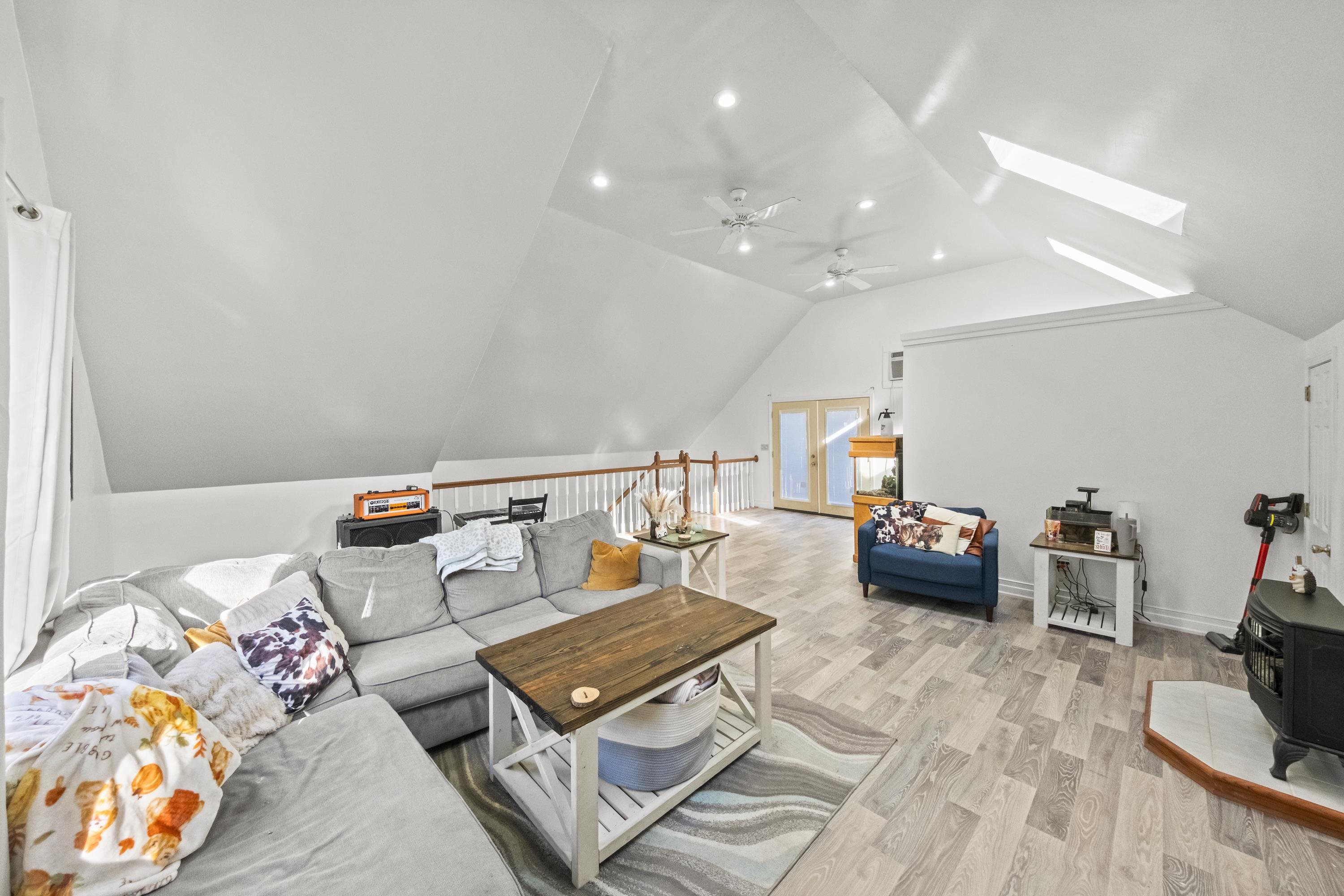 https://zimg.paragon.ice.com/ParagonImages/Property/PH/AABRKY/61463/9/0/0/b6e8104494c4b3e2db8ad15d95e06039/0/46c49d9608e3bf2f12acd880ed4b2e49/61463-7e551eb2-ce9c-403e-837f-d14205f62e08.JPG