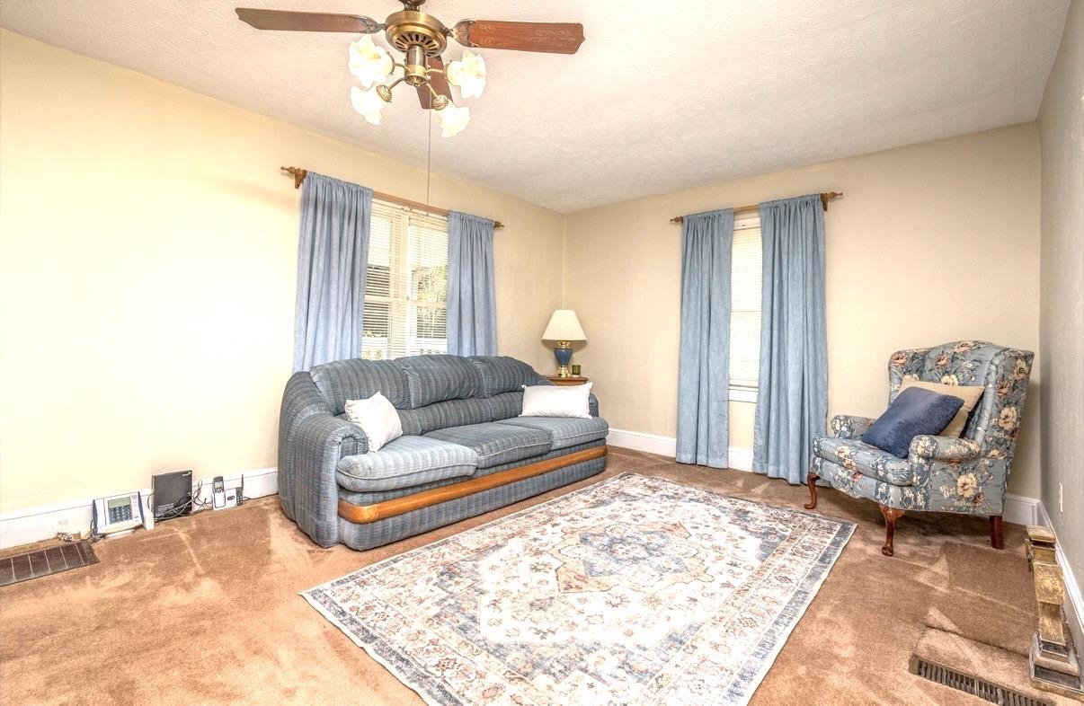 https://zimg.paragon.ice.com/ParagonImages/Property/PH/AABRKY/61465/8/0/0/9d003ff3cf2e2b5ead0af228939a329c/0/e3dfea187c1de58bff0c0bfaf7d82796/61465-c06d5acc-19e0-4d67-9afb-d71fde9f7b32.JPG