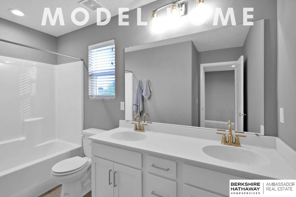 10518 113th Street, Papillion, NE, 68046