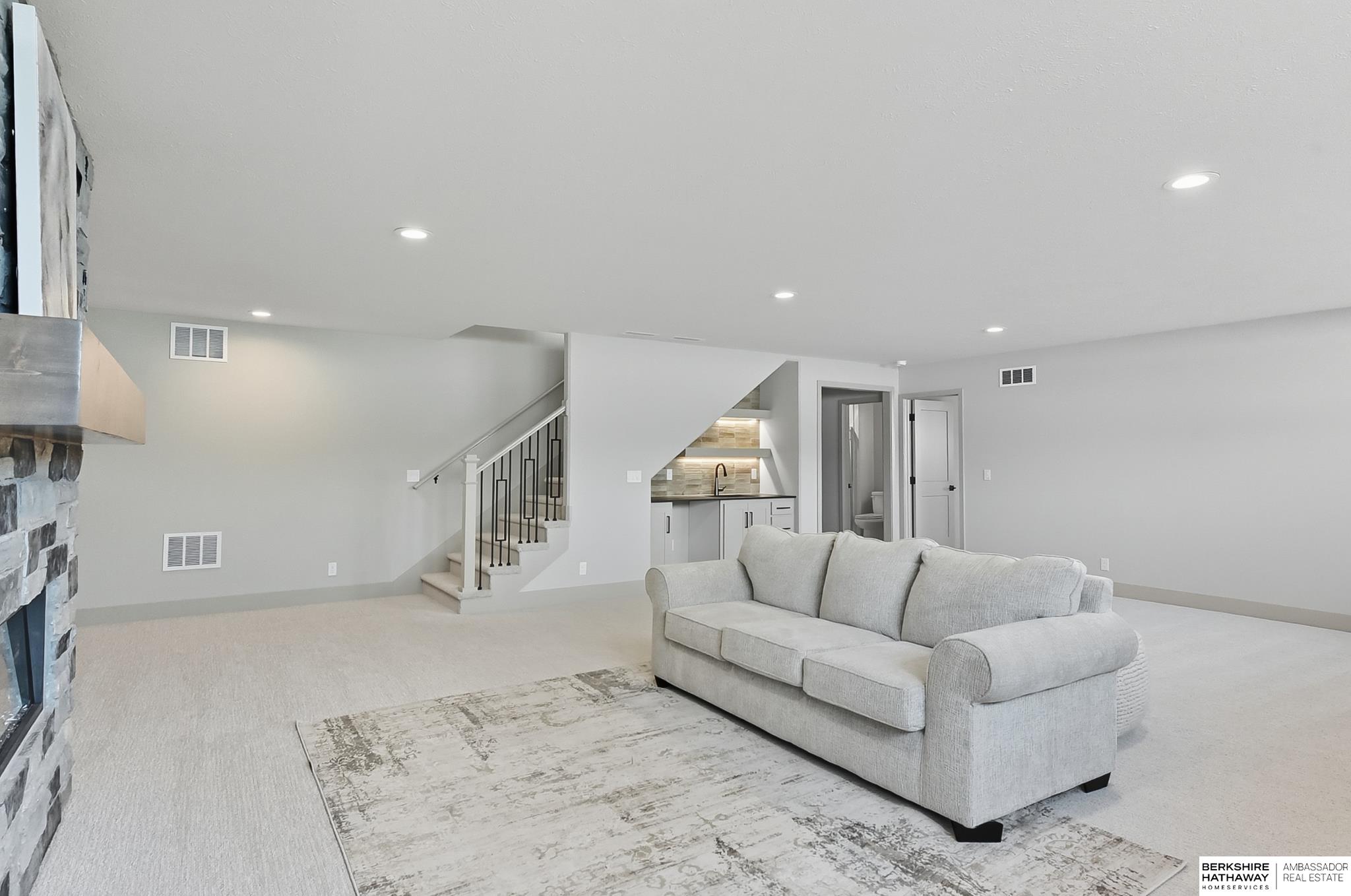 11514 S 114th Avenue, Papillion, NE, 68046