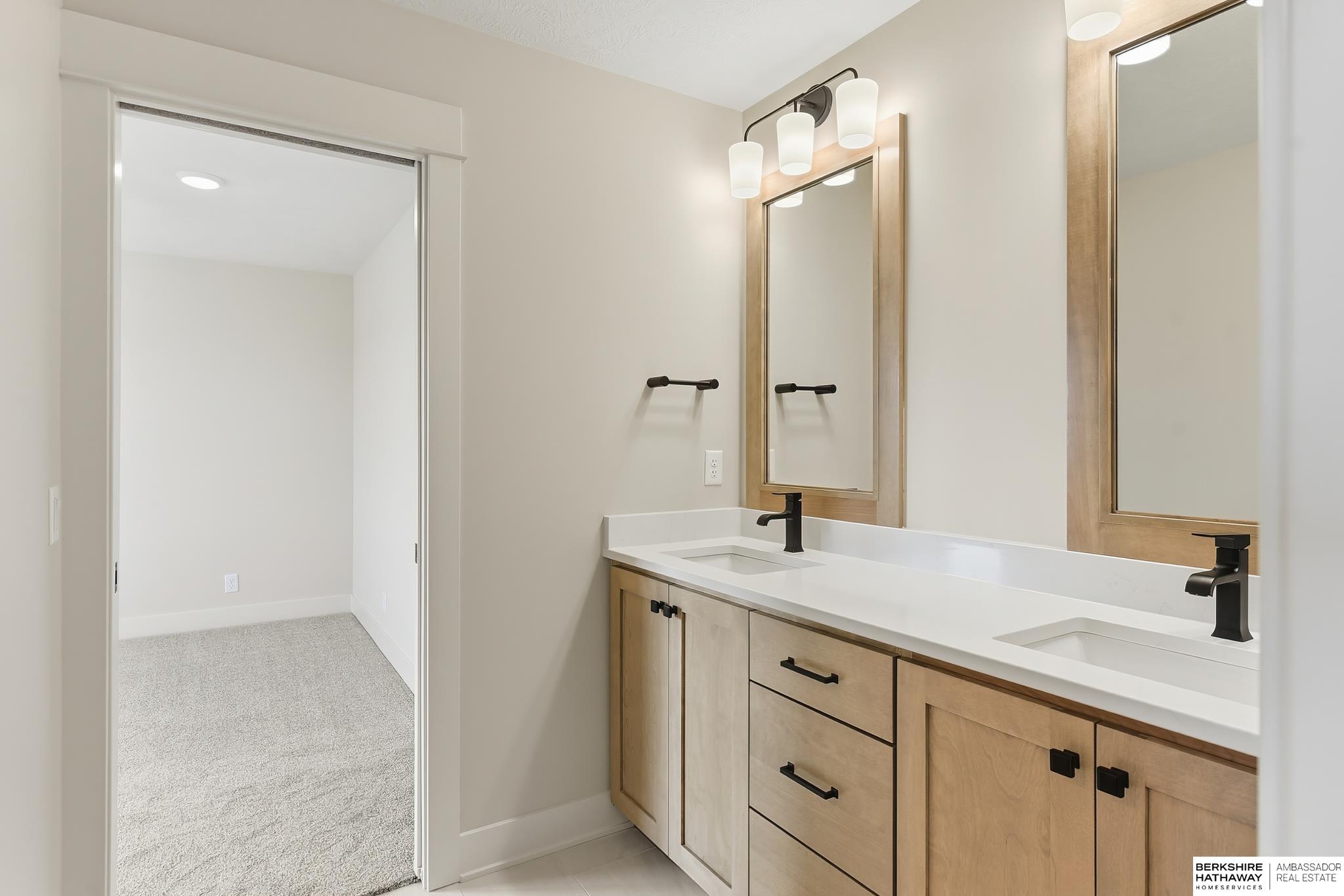 10109 Laramie Street, Papillion, NE, 68046